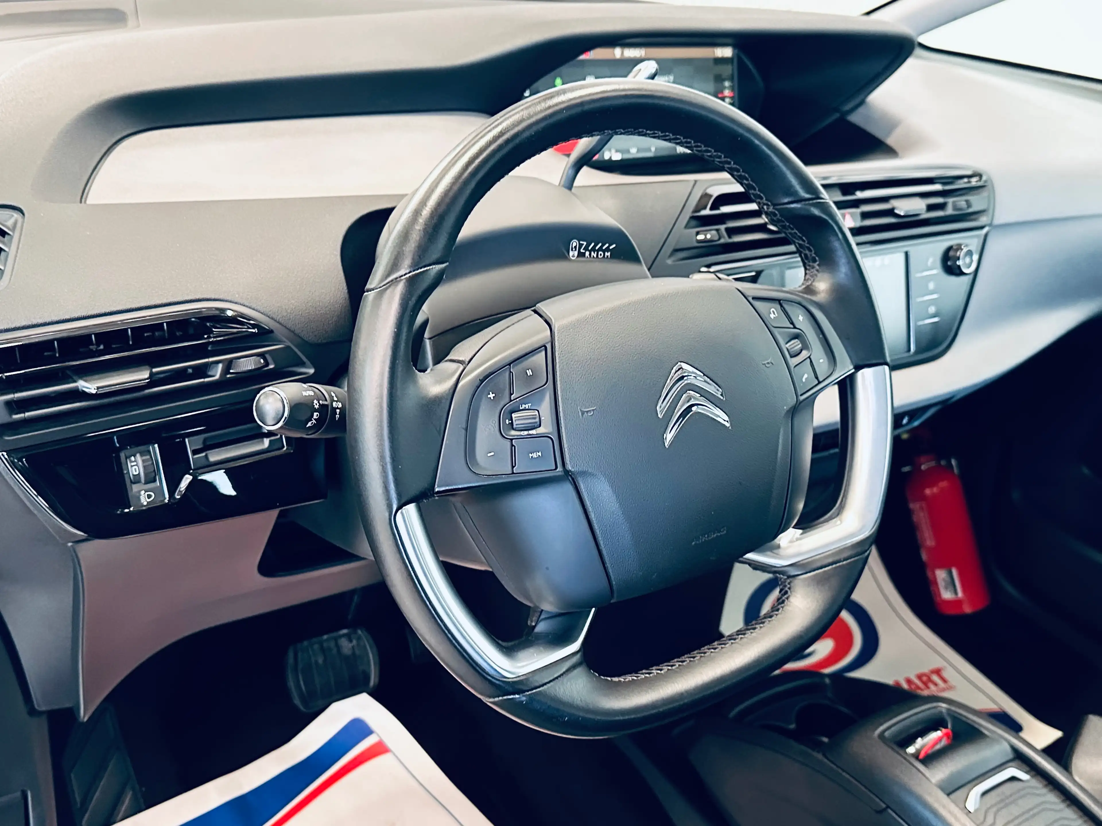 Citroen C4 Picasso 1.2 BOITE AUTO CAMERA NAVI CLIM PDC BLUETOOTH — photo 10