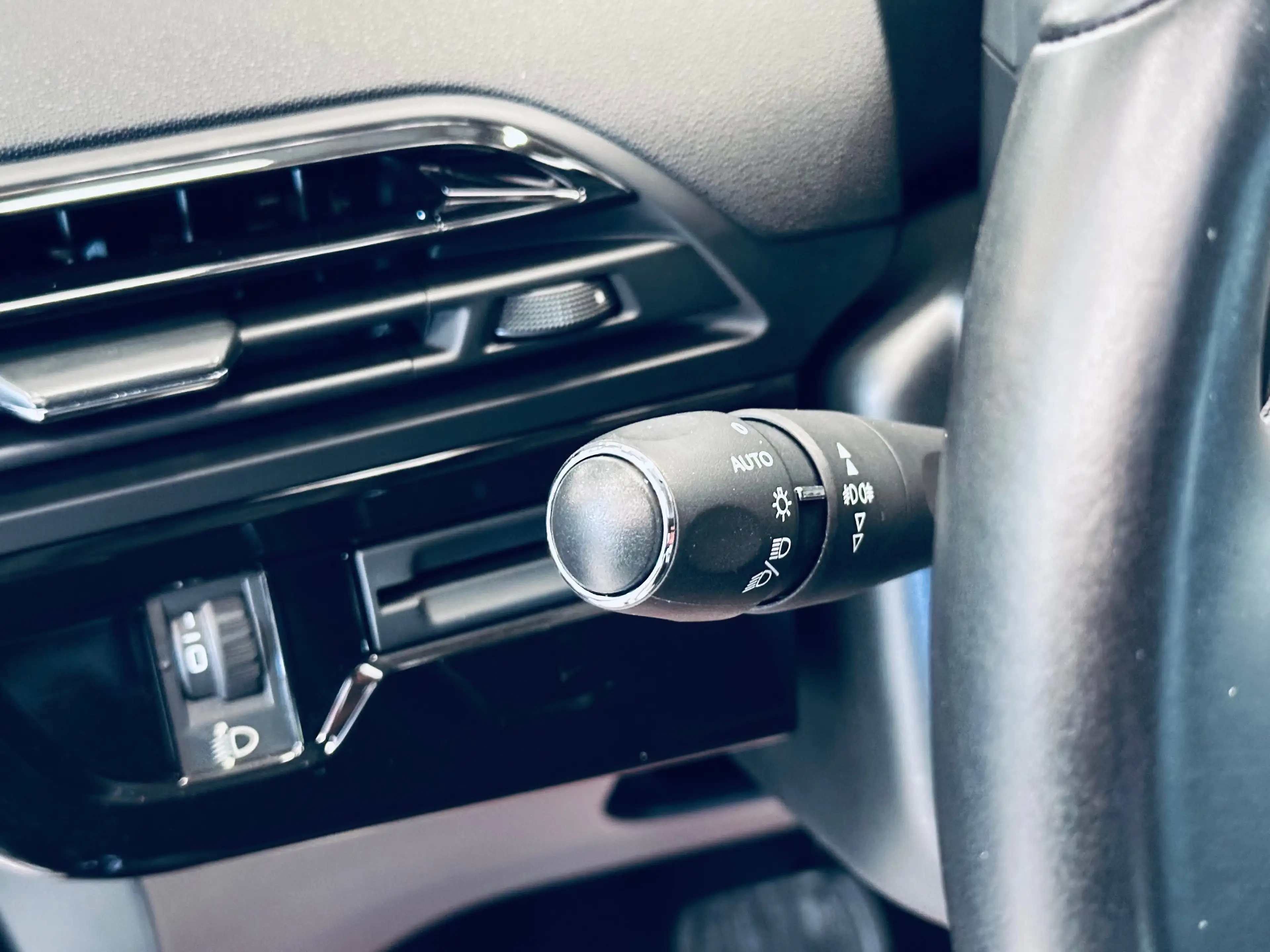 Citroen C4 Picasso 1.2 BOITE AUTO CAMERA NAVI CLIM PDC BLUETOOTH — photo 11