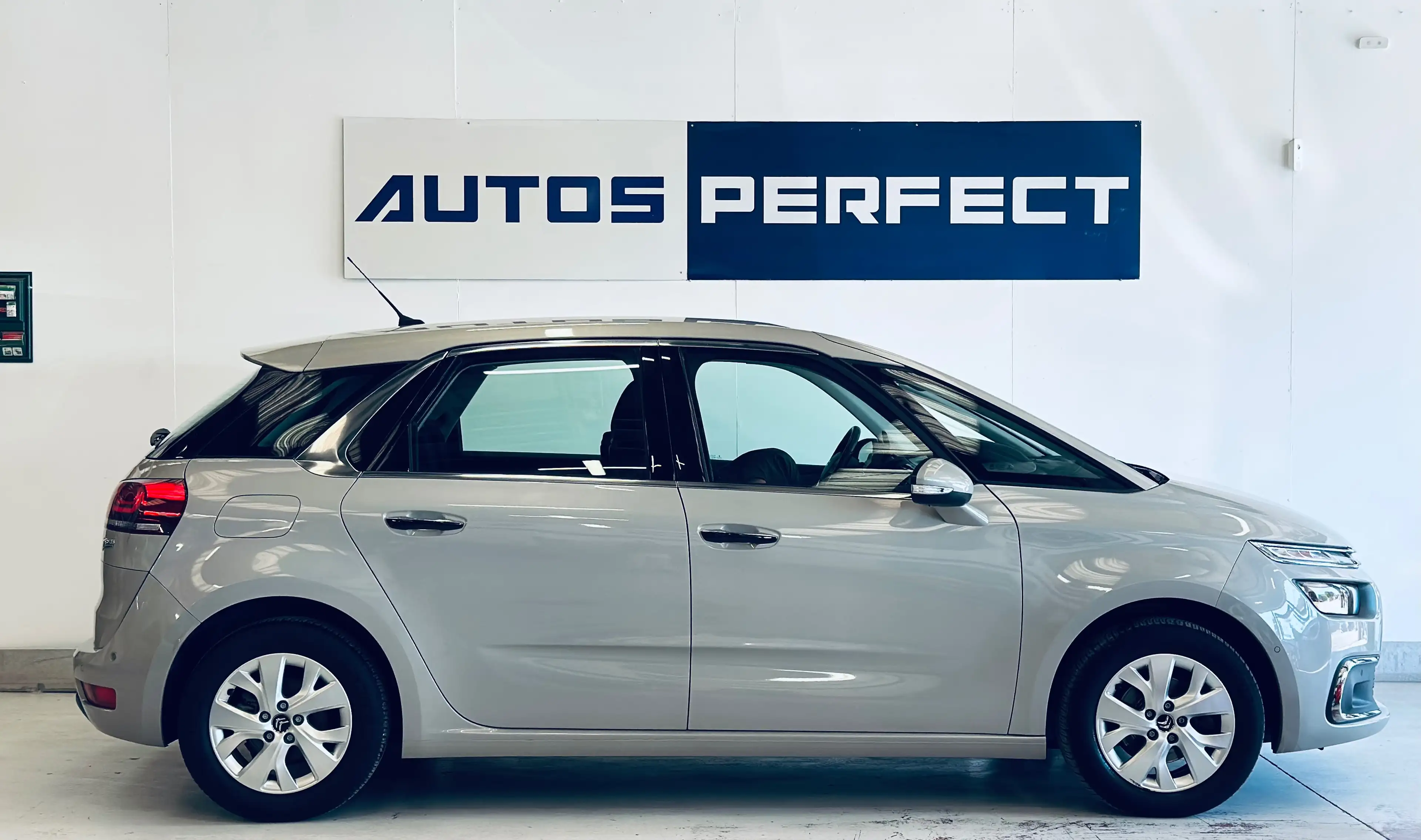 Citroen C4 Picasso 1.2 BOITE AUTO CAMERA NAVI CLIM PDC BLUETOOTH — photo 4