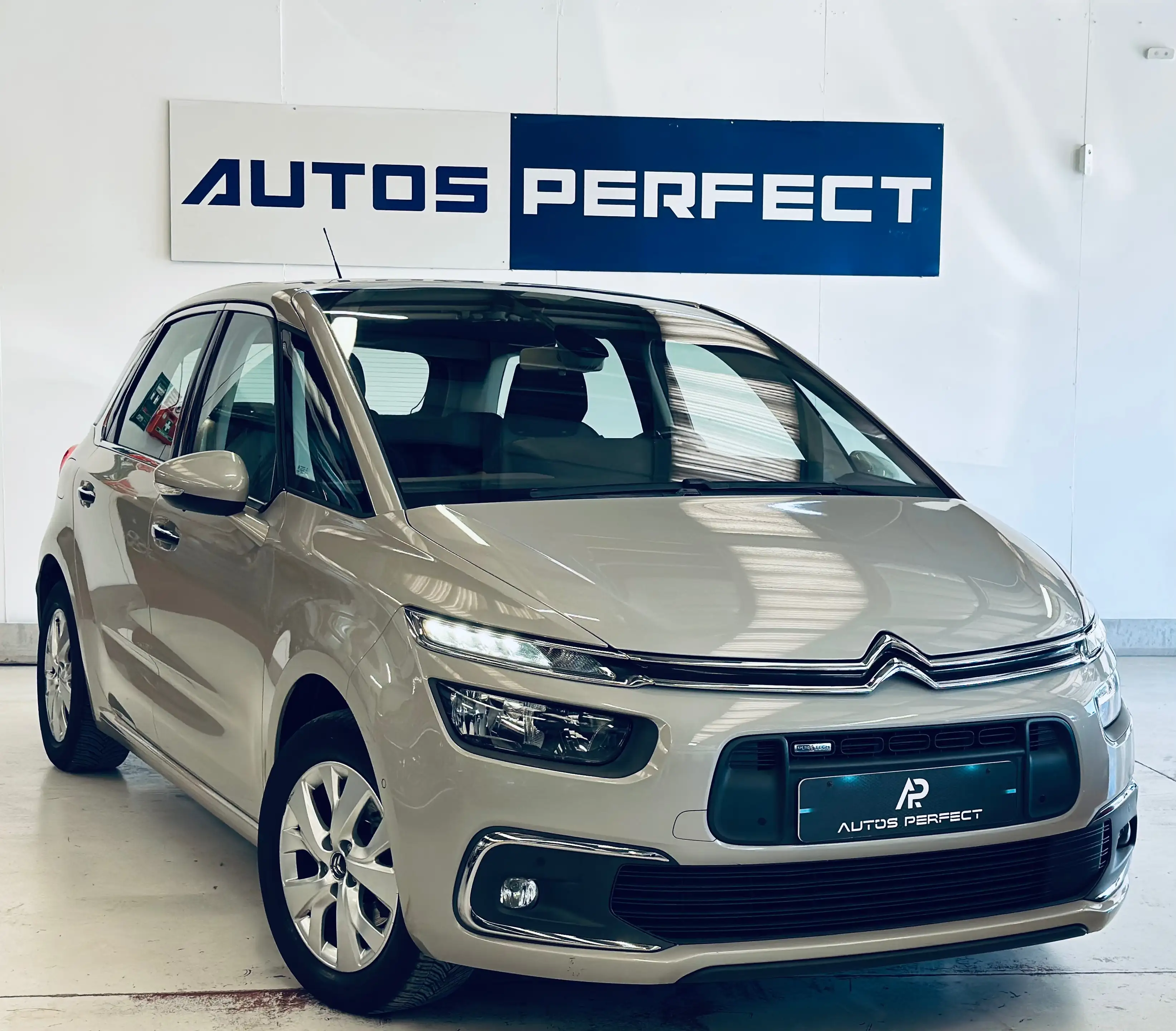 Citroen C4 Picasso 1.2 BOITE AUTO CAMERA NAVI CLIM PDC BLUETOOTH — photo 2