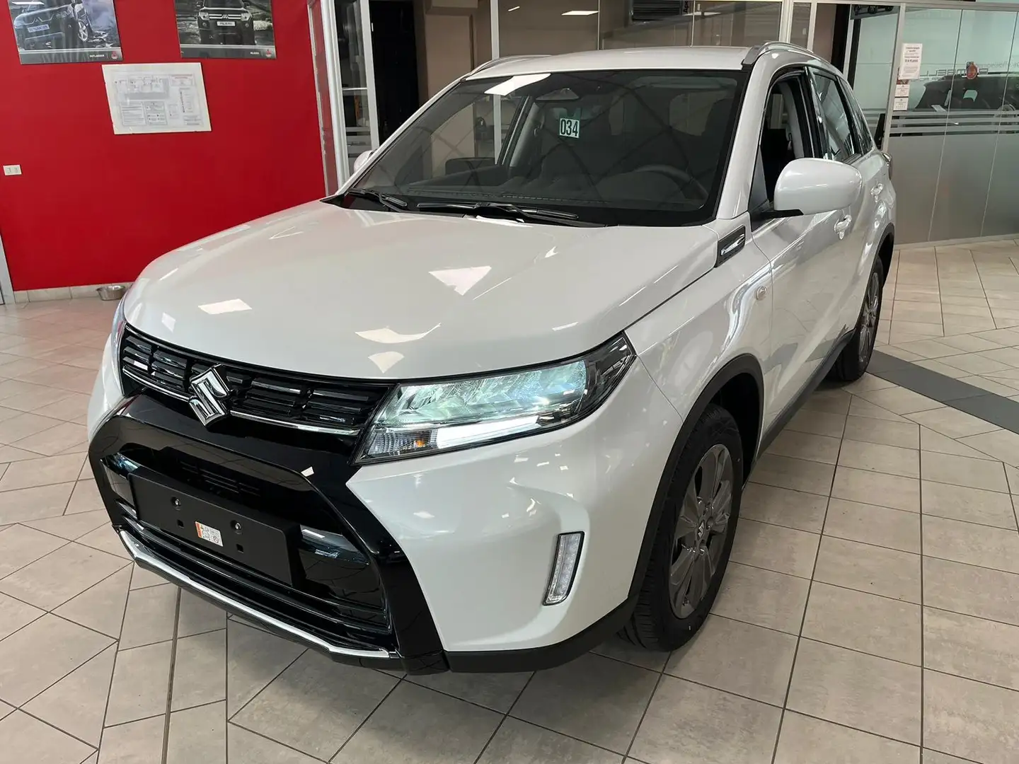 Suzuki Vitara 1.5 full hybrid COOL+ 4wd auto sconto 7000€ Weiß - 2