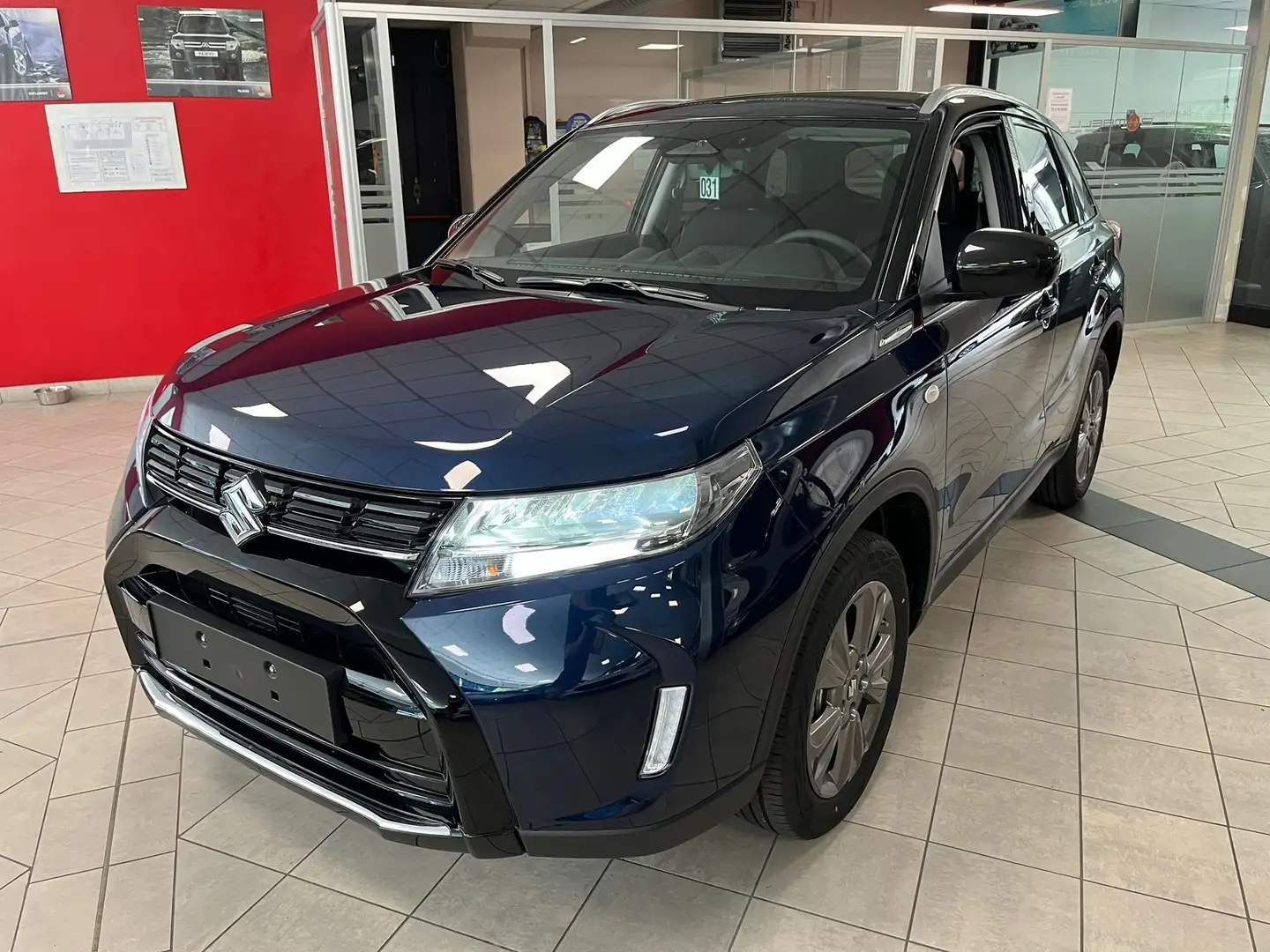 Suzuki Vitara 1.5 full hybrid COOL+ 4wd auto sconto 7000€ Weiß - 1