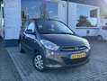 Hyundai i10 1.1| DEALER ONDERHOUDEN|RIJKLAAR|NIEUW APK Grijs - thumbnail 2