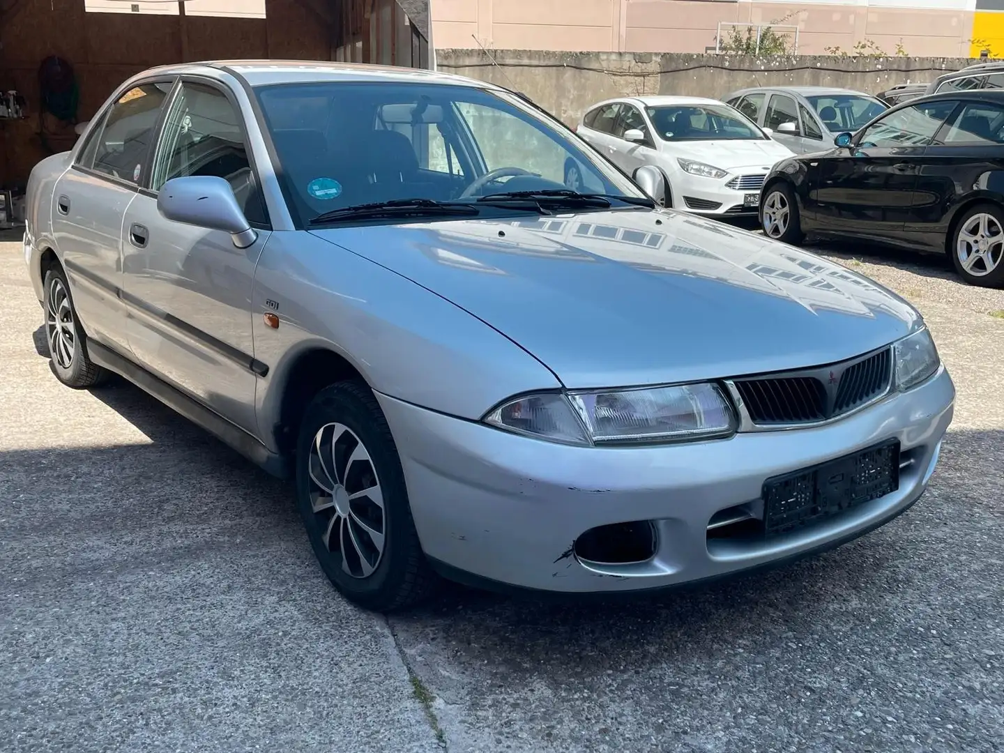 Mitsubishi Carisma 1,8 GDI Classic TUV 06/2027 Grau - 1