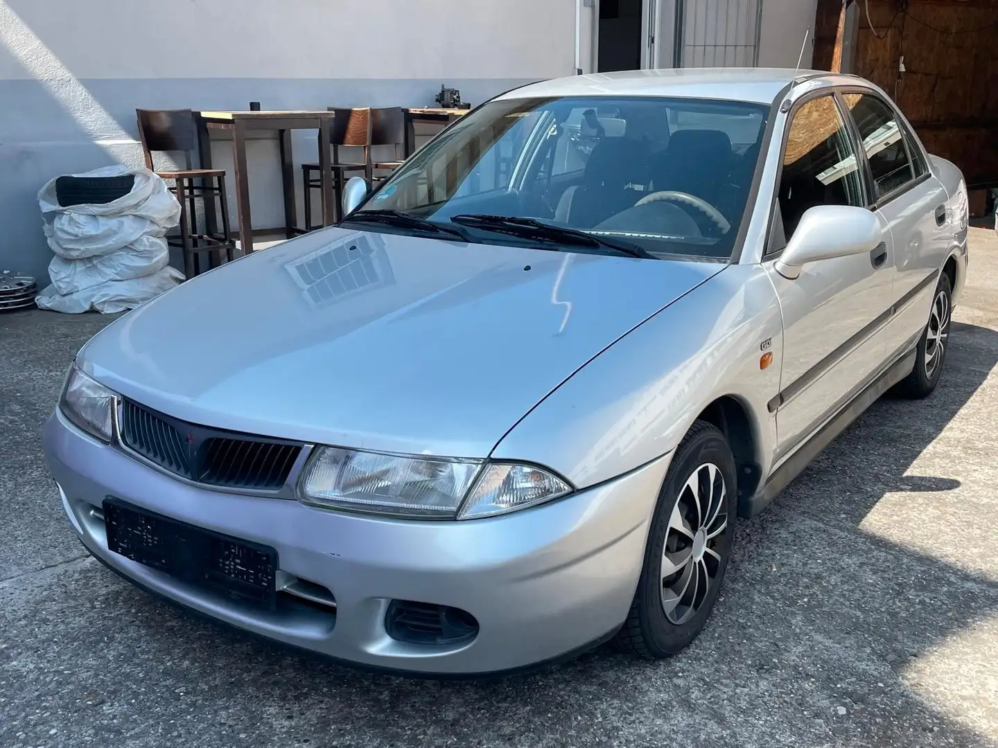 Mitsubishi Carisma 1,8 GDI Classic TUV 06/2027 Grau - 2