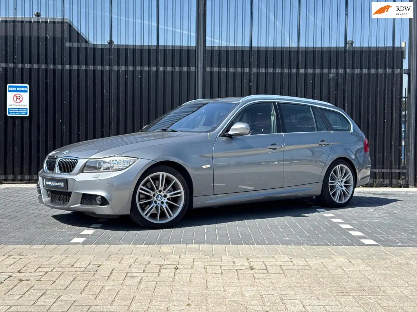 BMW 325 3-serie Touring 325xi LCI - 6 CILINDER - AUTOMAAT Grau - 1