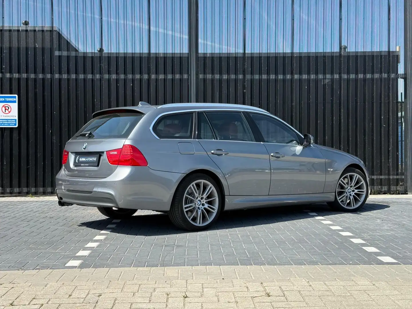 BMW 325 3-serie Touring 325xi LCI - 6 CILINDER - AUTOMAAT Grau - 2