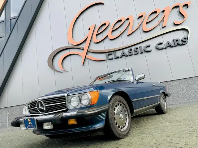 Mercedes-Benz SL 560 W107 Cabriolet