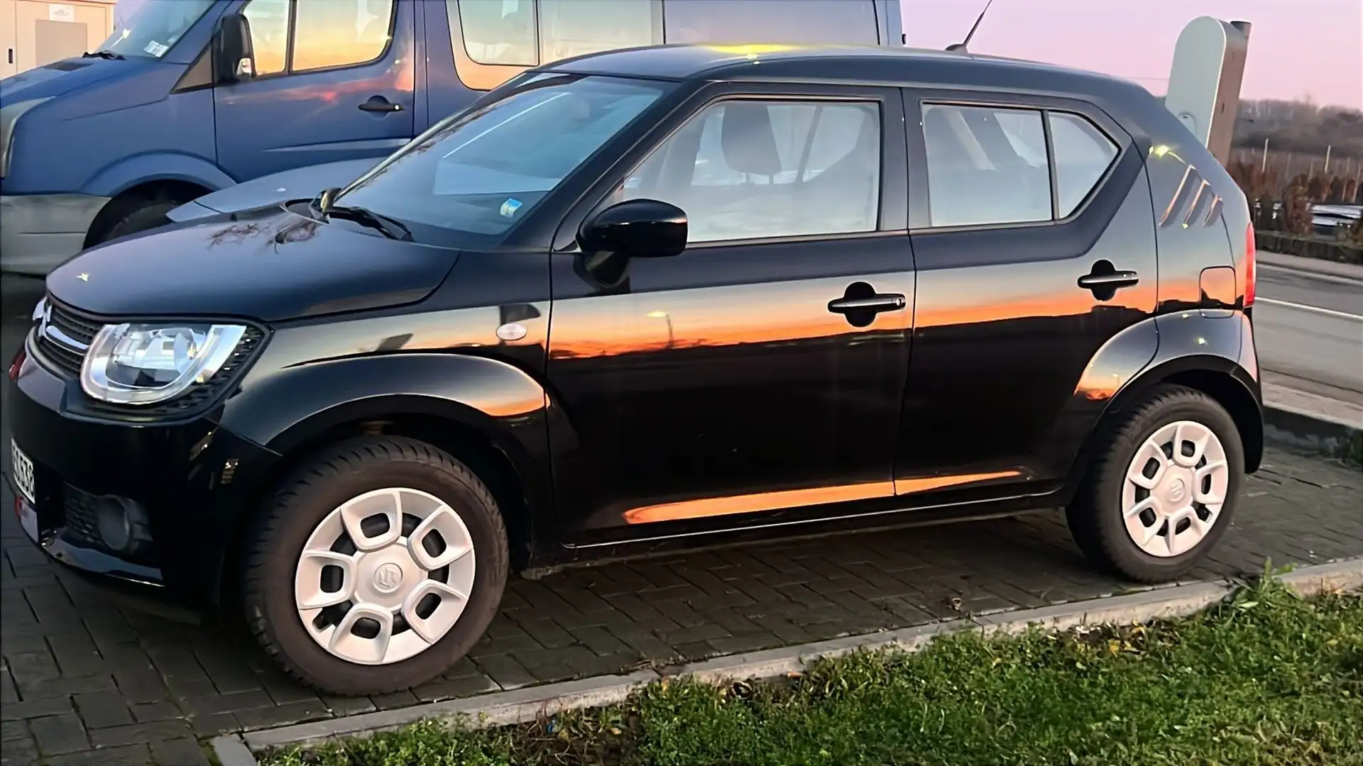 Suzuki Ignis Ignis 5-Türer Hybrid 1.2 Dualjet Hybrid Club Schwarz - 1