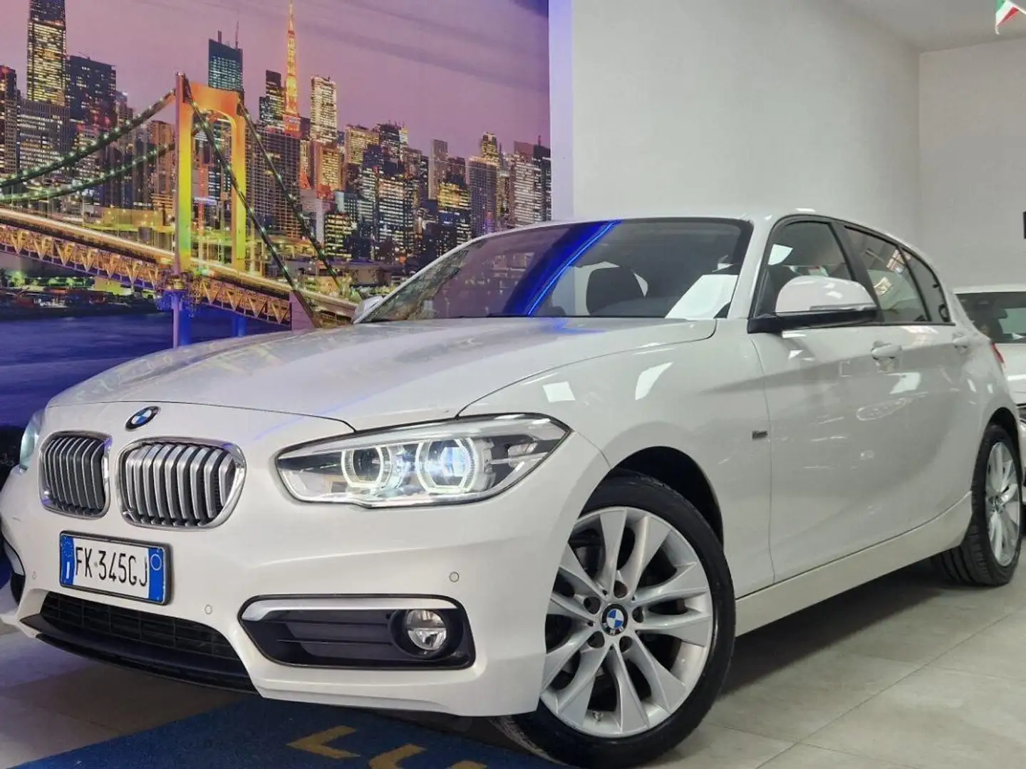 BMW 116 Serie 1 F/20-21 2015 116d Urban 5p Blanc - 1