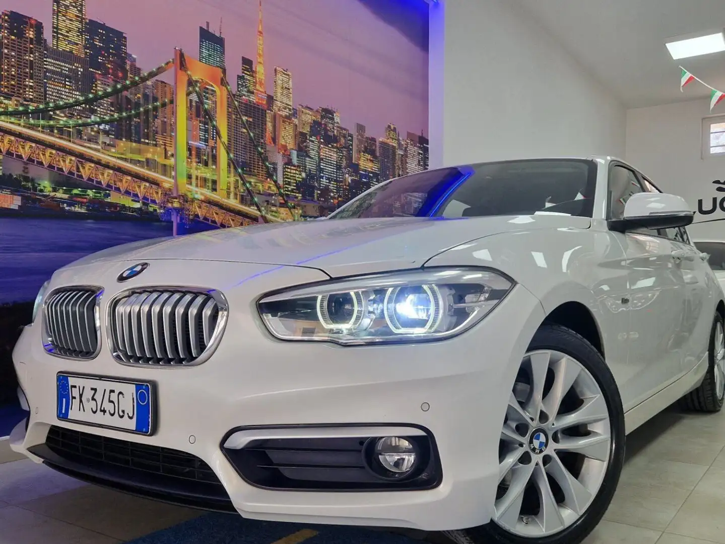 BMW 116 Serie 1 F/20-21 2015 116d Urban 5p Blanc - 2