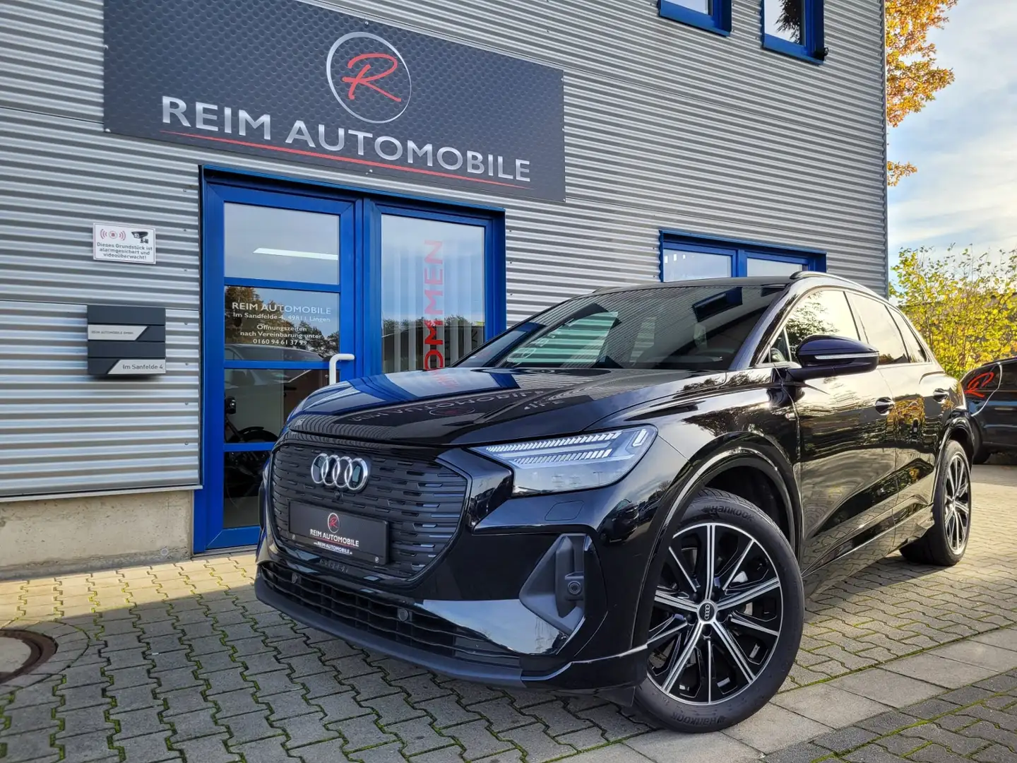 Audi Q4 e-tron 45 S-Line *KAMERA*NAVI*AHK*DAB*LED* Schwarz - 1
