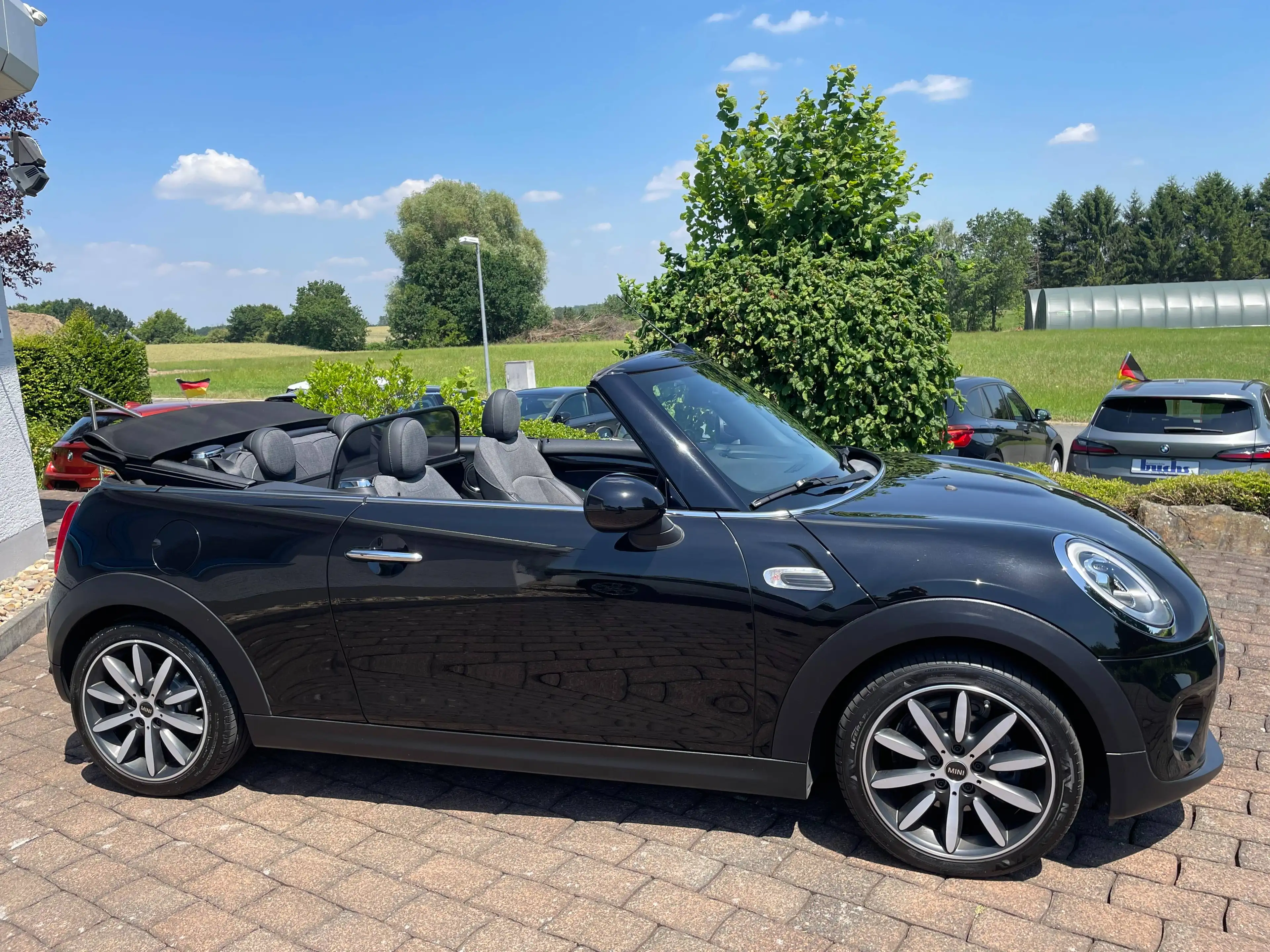 MINI Cooper Cabrio LED Teilleder Sportsitze Navi 17"