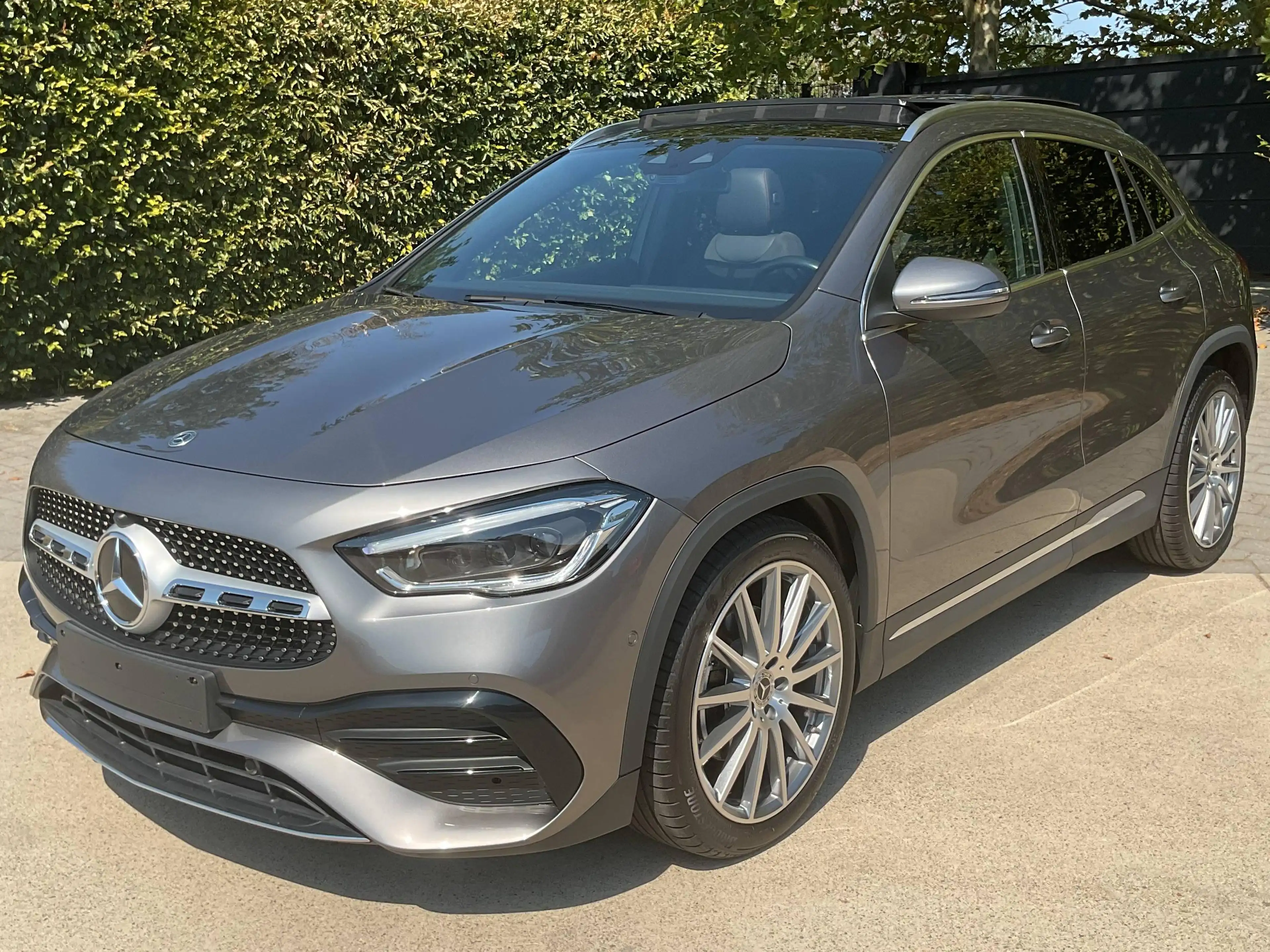Mercedes-Benz GLA 180 AMG line - Panodak - Sfeerverlichting - Trekhaak - 3j WB