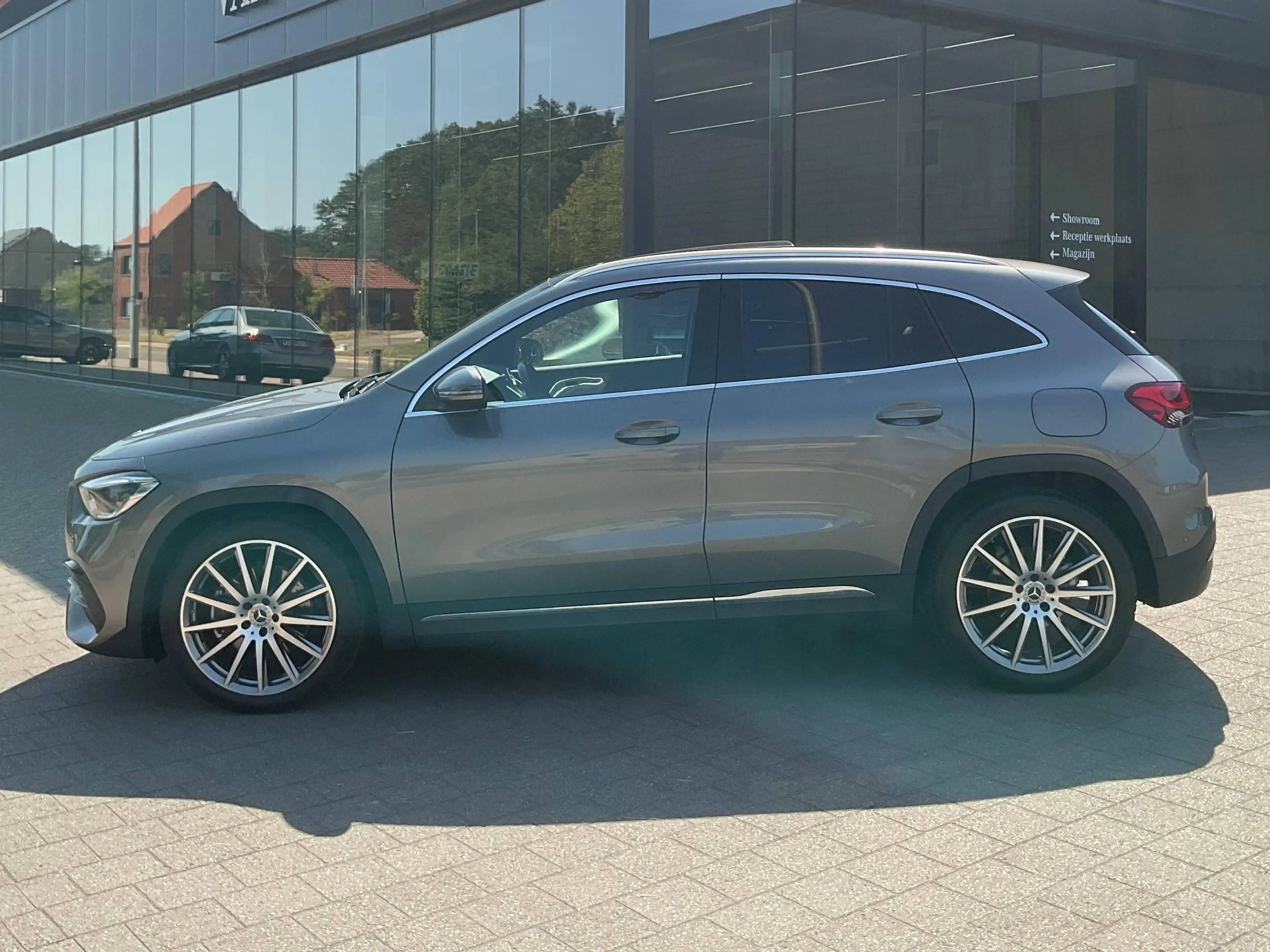 Mercedes-Benz GLA 180 AMG line - Panodak - Sfeerverlichting - Trekhaak - 3j WB — photo 9