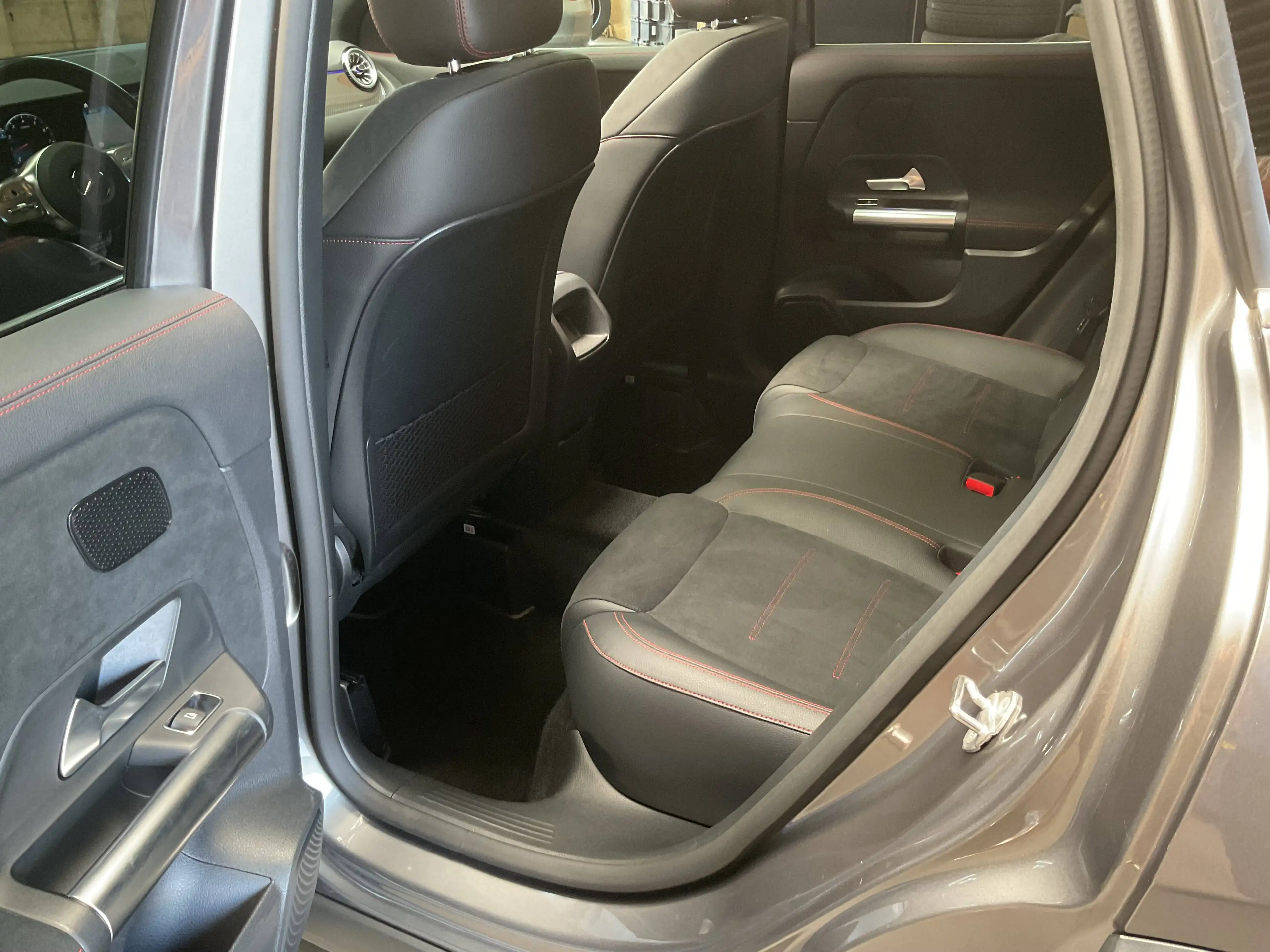 Mercedes-Benz GLA 180 AMG line - Panodak - Sfeerverlichting - Trekhaak - 3j WB — photo 12