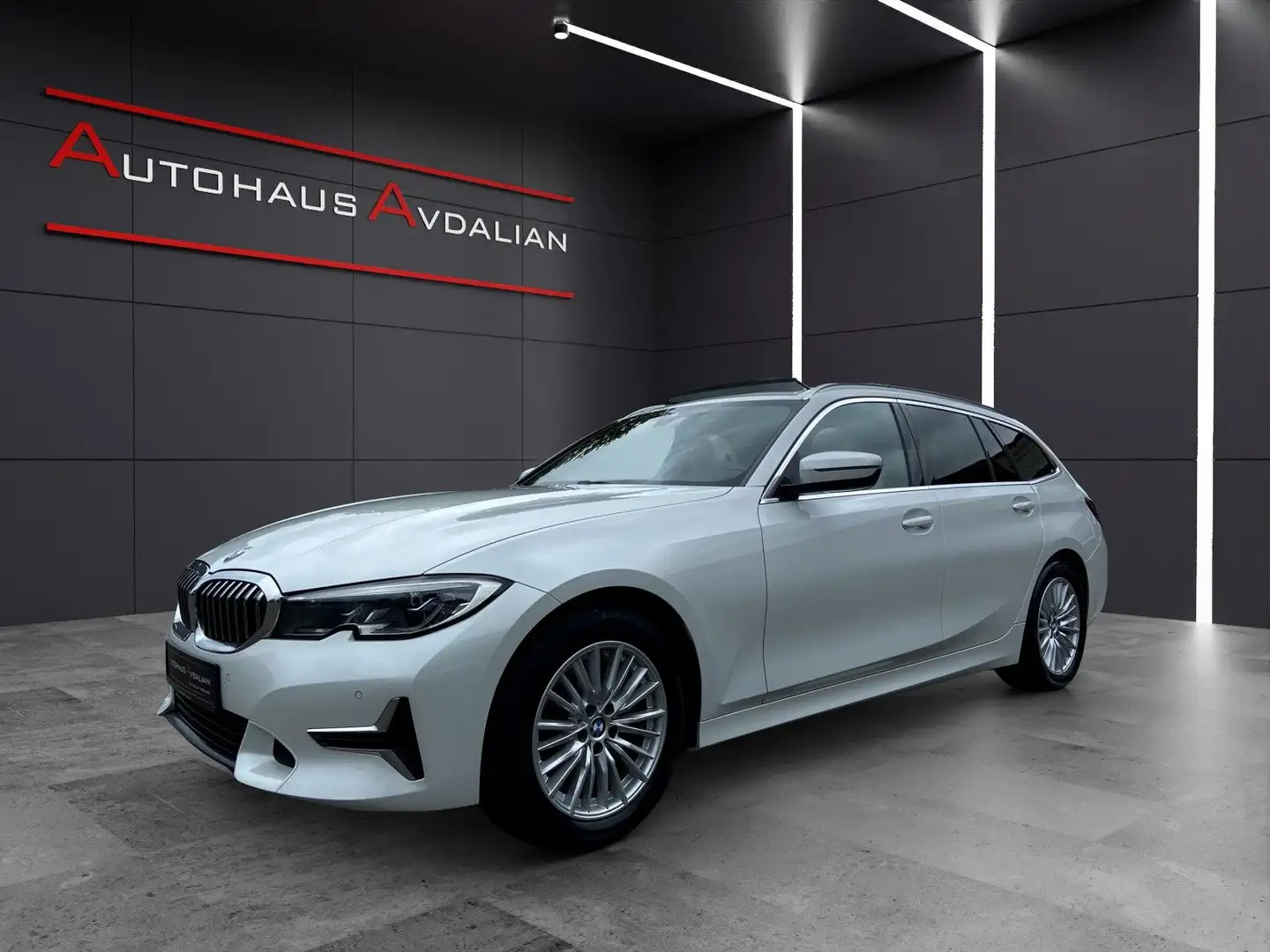 BMW 320 d Touring xDrive Luxury Line PANO|LASER|AHK Bianco - 1