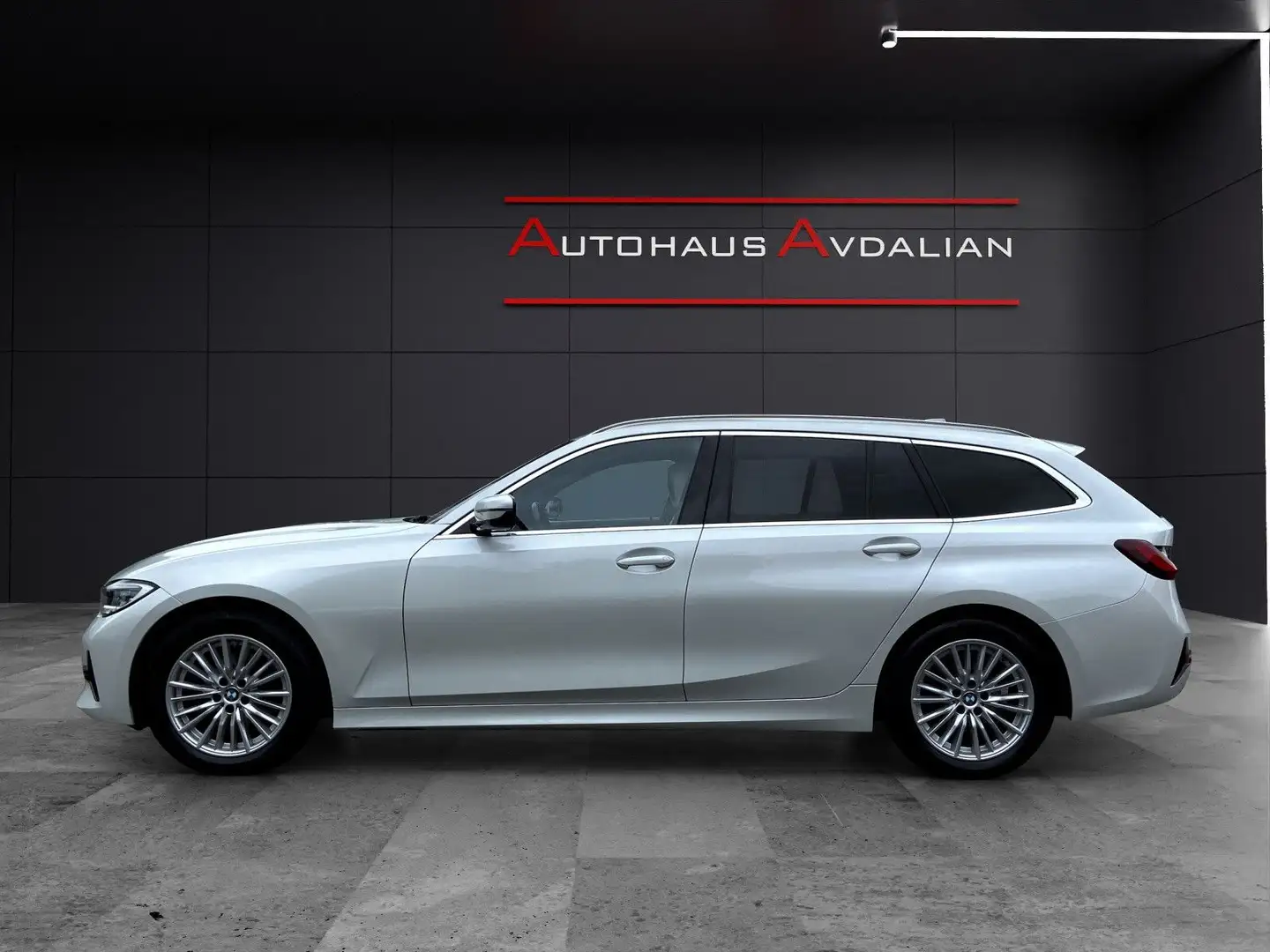BMW 320 d Touring xDrive Luxury Line PANO|LASER|AHK Bianco - 2