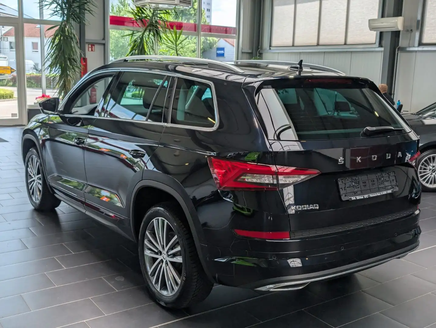 Skoda Kodiaq 2.0 TDI DSG L&K 1.Hand Standhzg Kamera Schwarz - 2