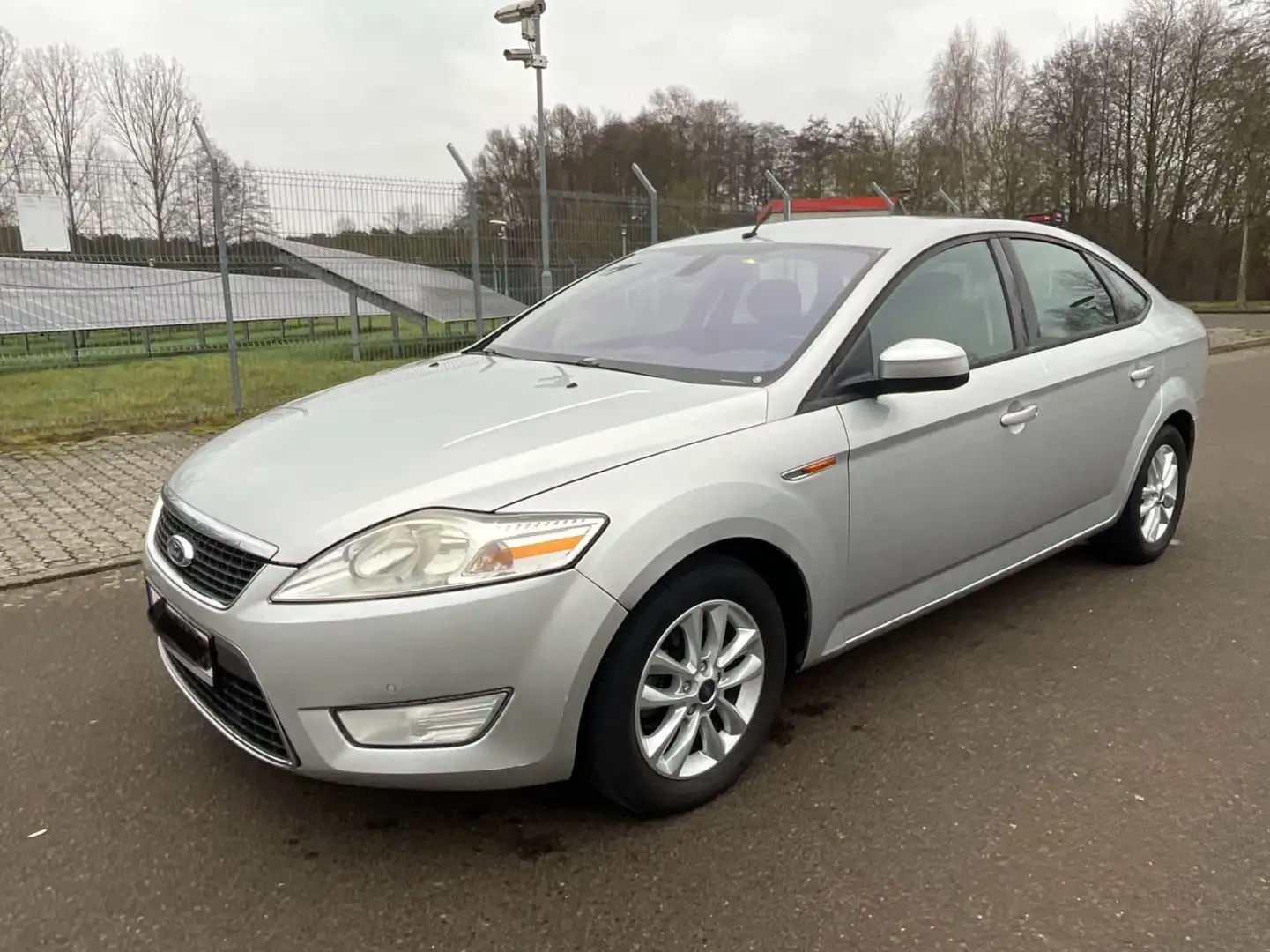 Ford Mondeo 1,7 TDCI 92 KW Argent - 1