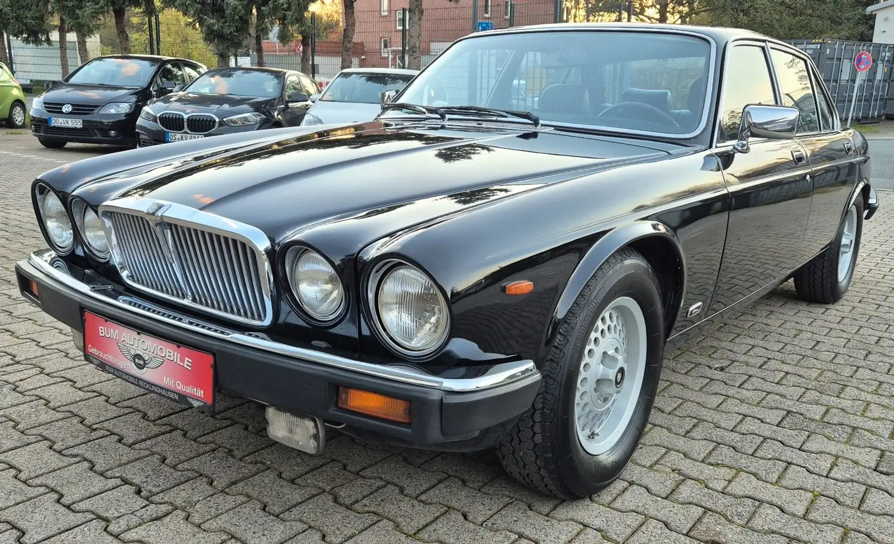 Jaguar XJ Sovereign V12 Oldtimer Blauw - 1