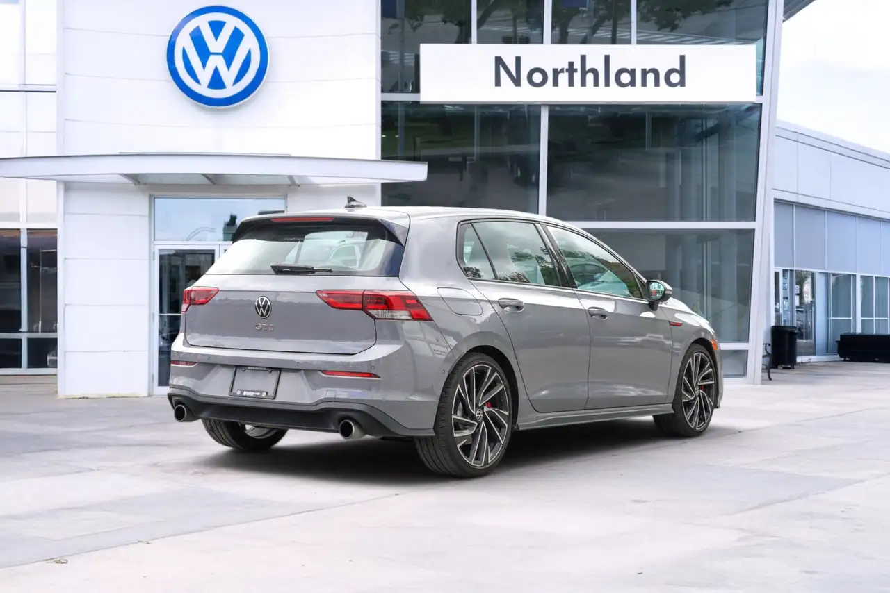 Volkswagen Golf GTI снимка Volkswagen Golf GTI