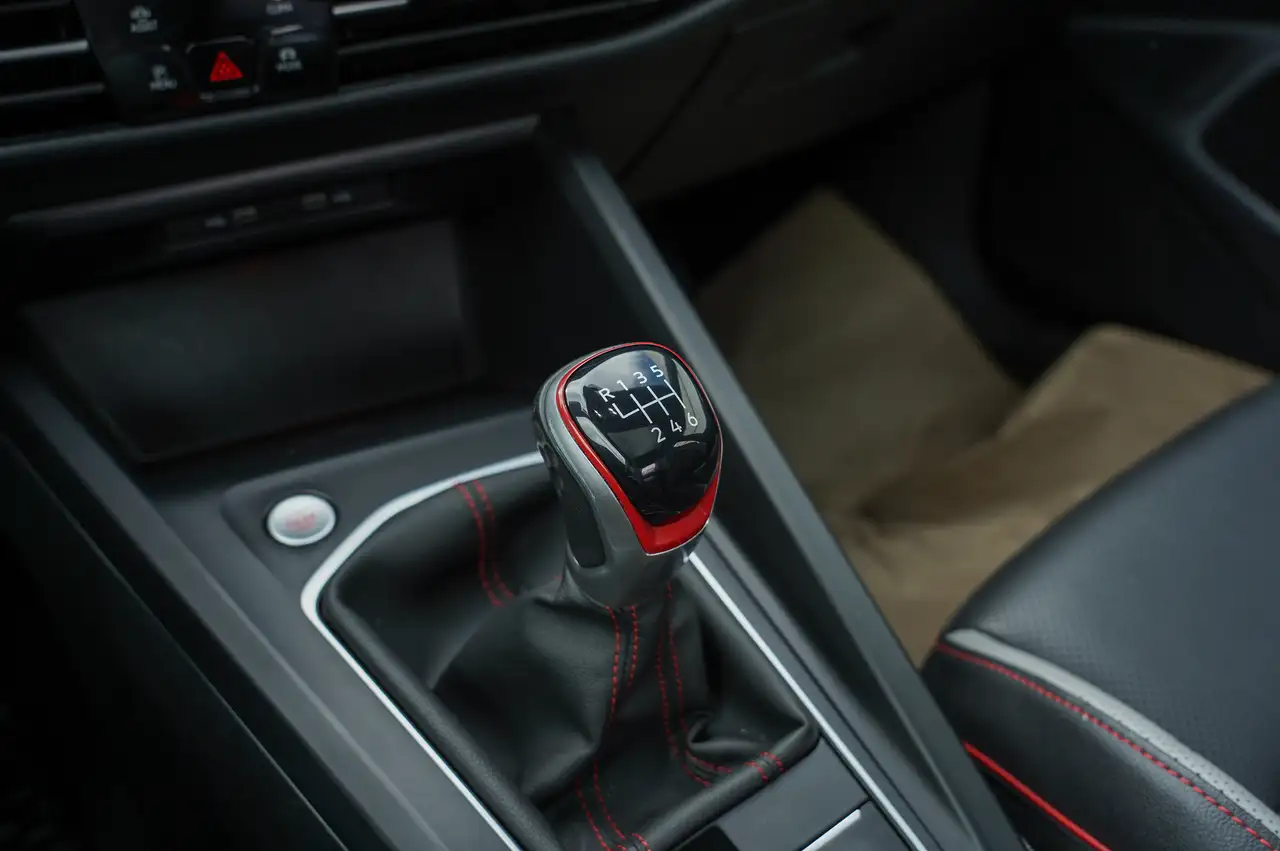Volkswagen Golf GTI снимка Volkswagen Golf GTI