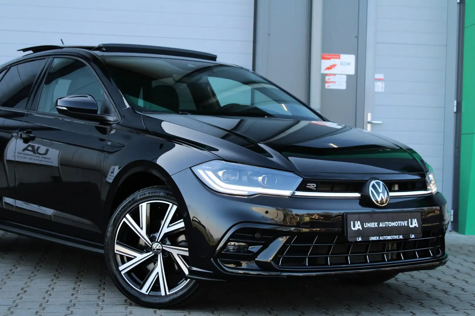 Volkswagen Polo 1.0 TSI DSG 110PK HIGHLINE BUSINESS R | 3XR-LINE | Zwart - 2