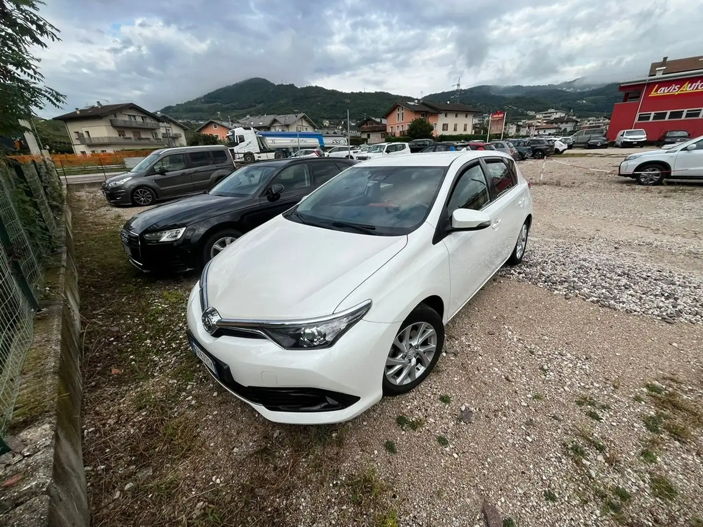 Toyota Auris Auris II 2015 1.8h Lounge cvt Grigio - 1