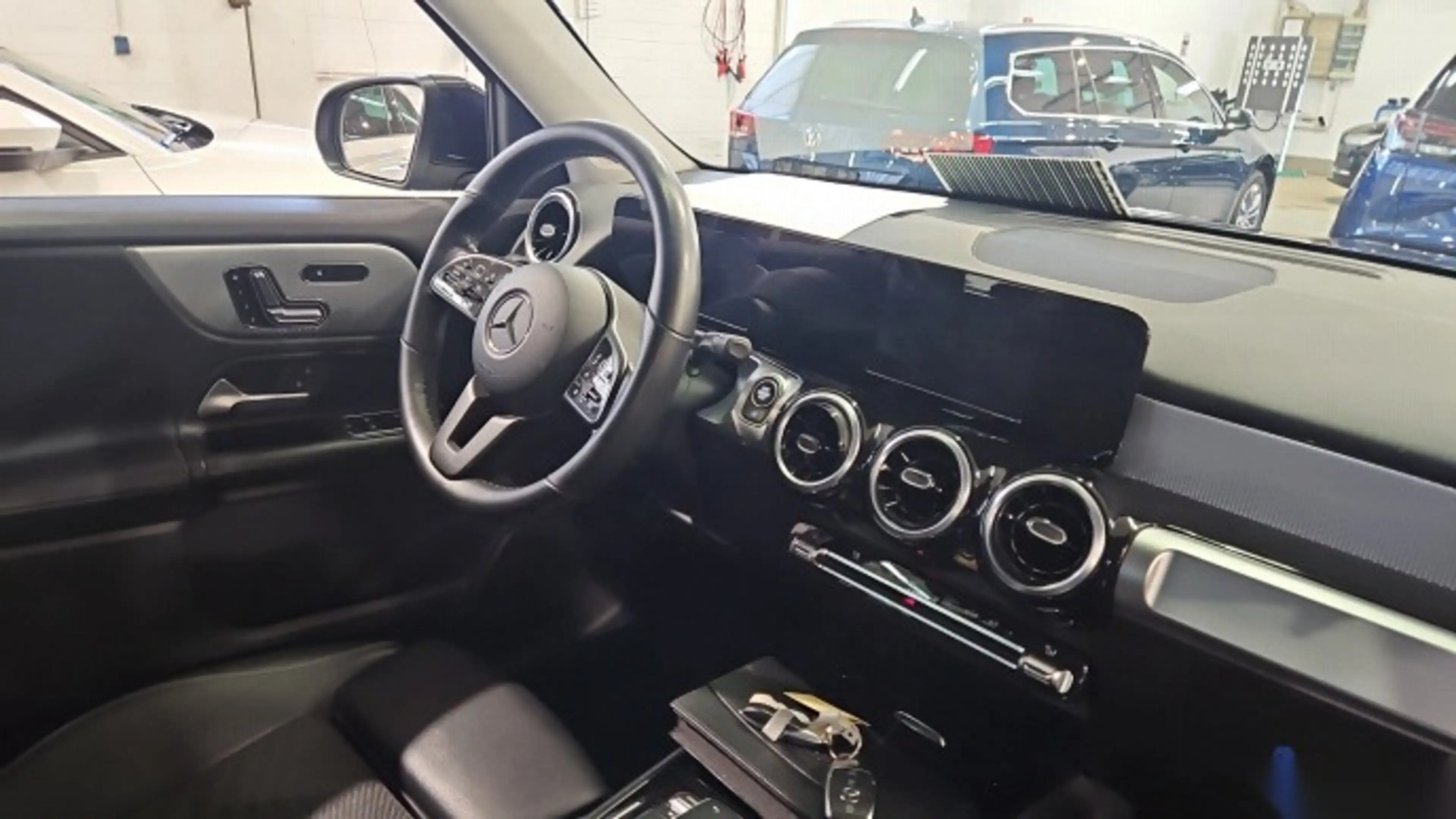 Mercedes-Benz GLB 200 GLB 200 NAVI KLIMAAUT LED RADIO TEMPO MFL SHZ VC AHK KAMERA T-Leder RFK — photo 6