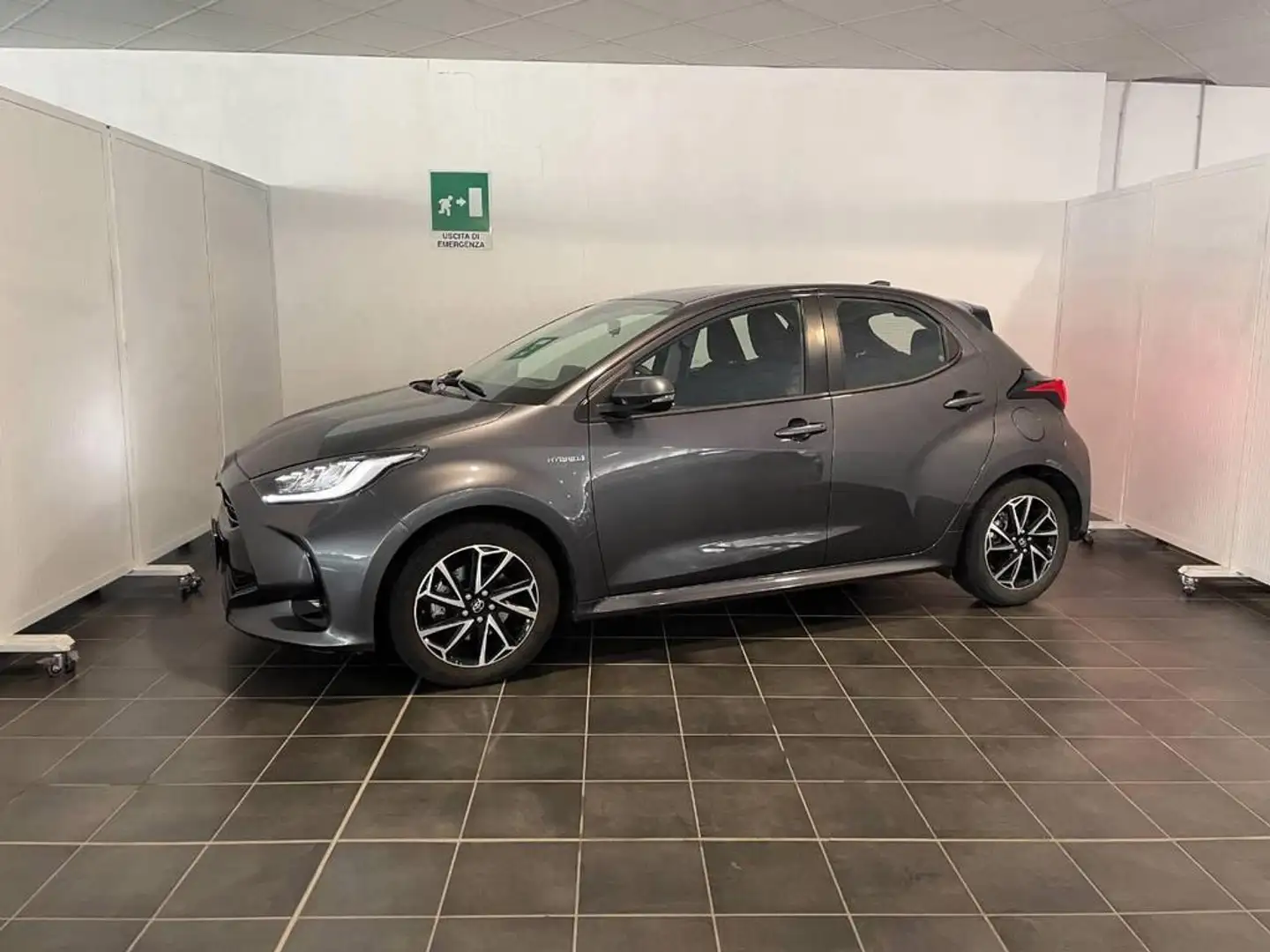 Toyota Yaris 1.5 hybrid Trend Grigio - 1