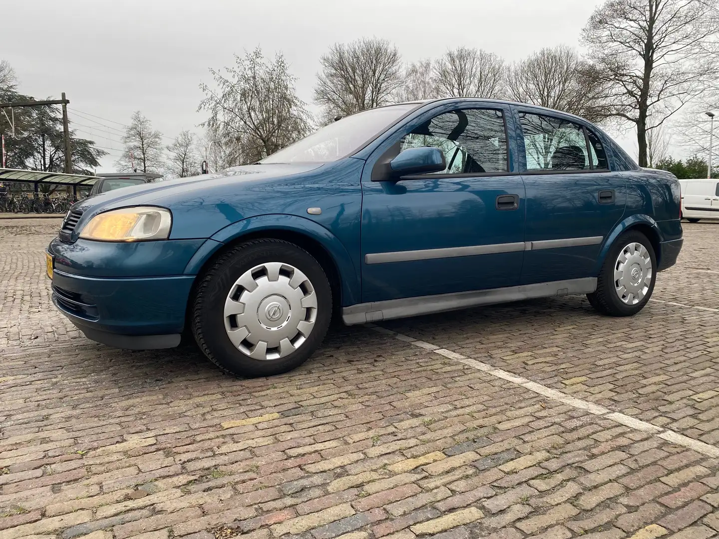 Opel Astra 1.6 Comfort Blauw - 1
