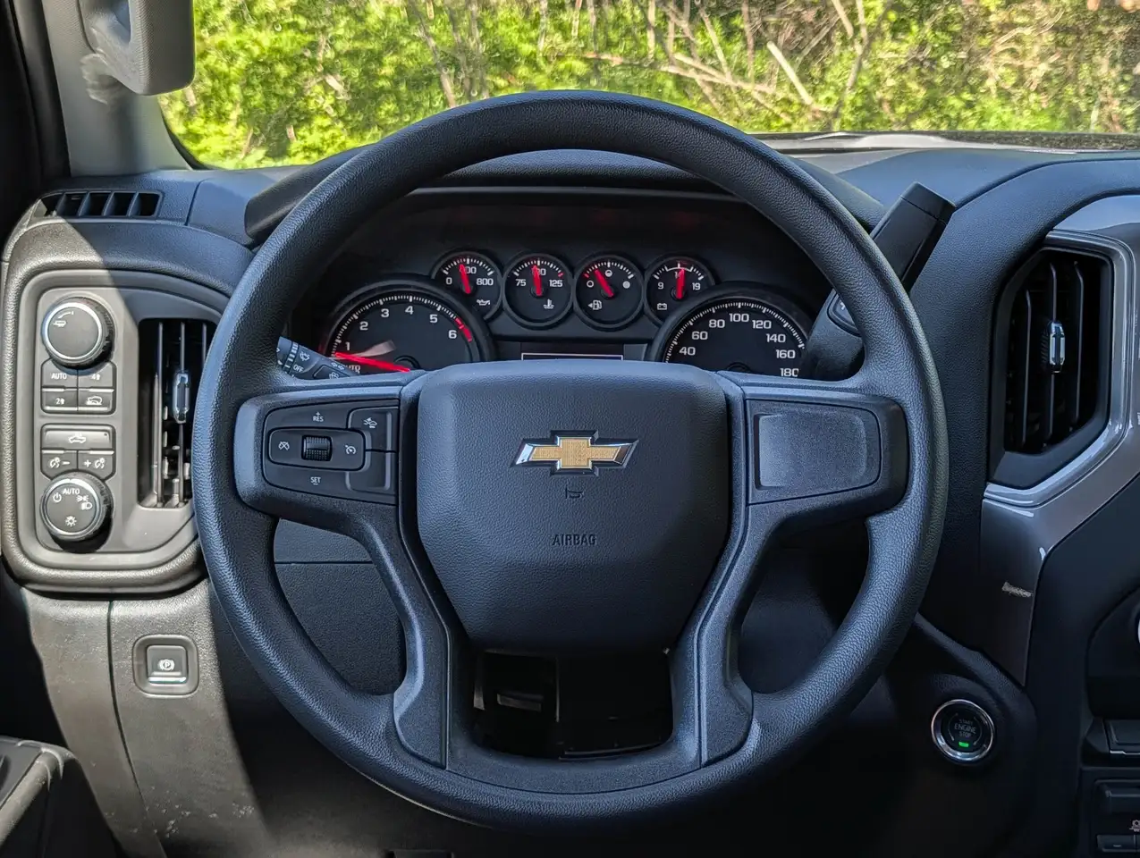 Chevrolet Silverado 1500 снимка Chevrolet Silverado 1500