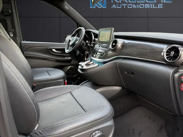 Mercedes-Benz V-Class view 12