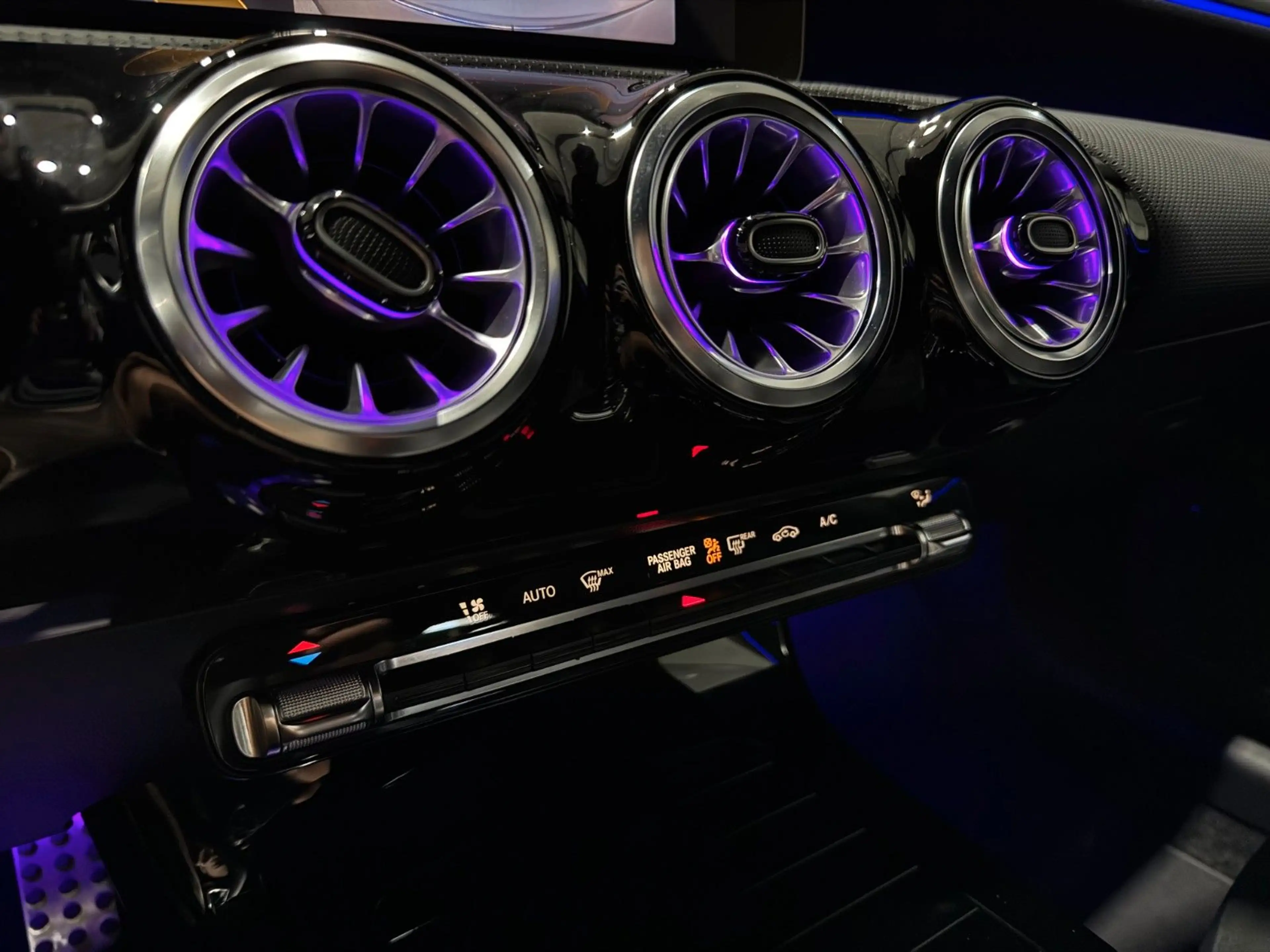 Mercedes-Benz CLA 220 d /AMG/AHK/SHZ/LED/NAVI/SPURH/RFK — photo 15