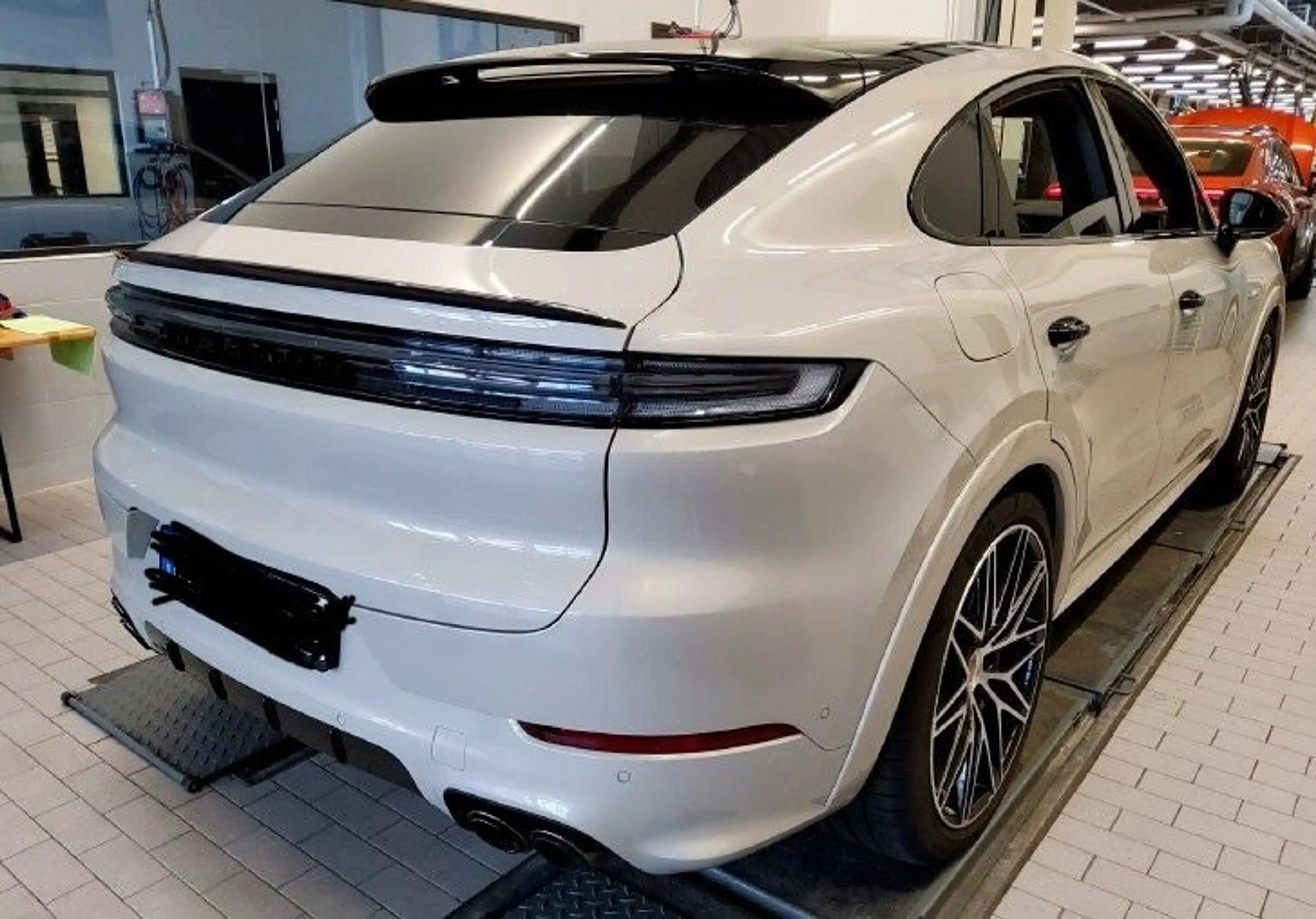 Porsche Cayenne E-Hybrid Coupé SpDes Burmes Inno 22" AHK — photo 3