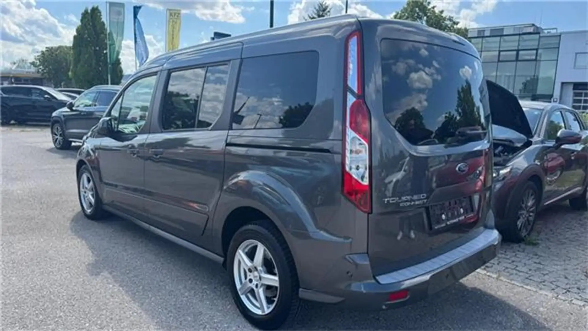 Ford Tourneo Grand Connect Titanium 1,5 TDCi L1 Aut. Grau - 2