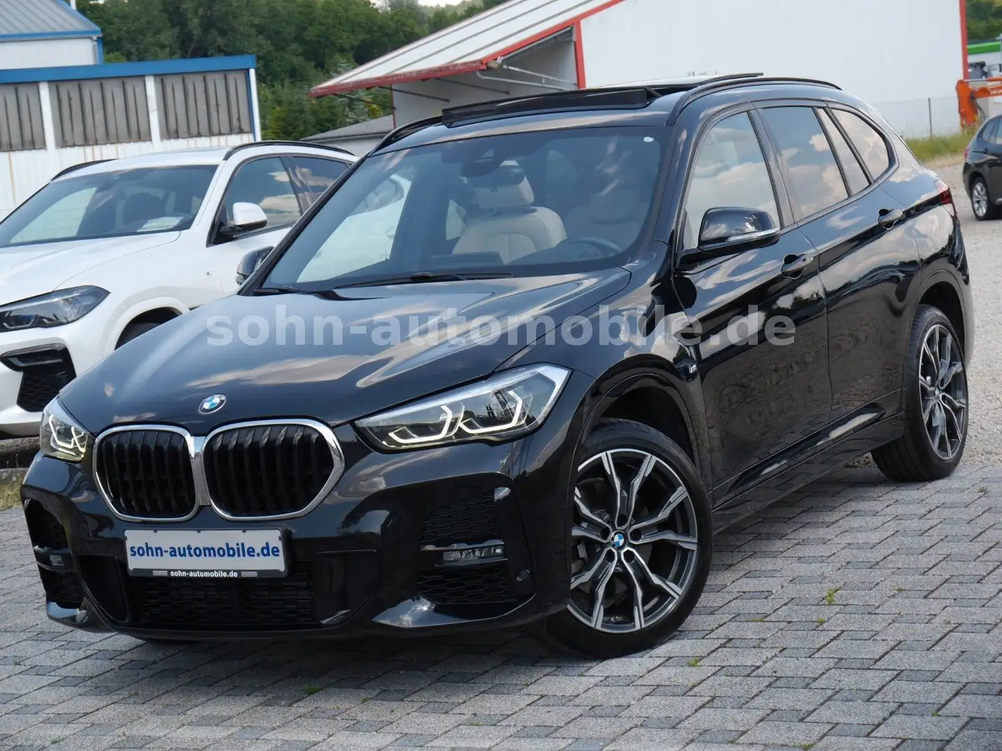 BMW X1 xDriv 20i M-Sport Pano/Stop&Go/LED/HUD/RFK/19 Negro - 1