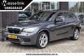 BMW X1 xDrive20i Executive - Pano dak | Leder | Navigatie Gris - thumbnail 1