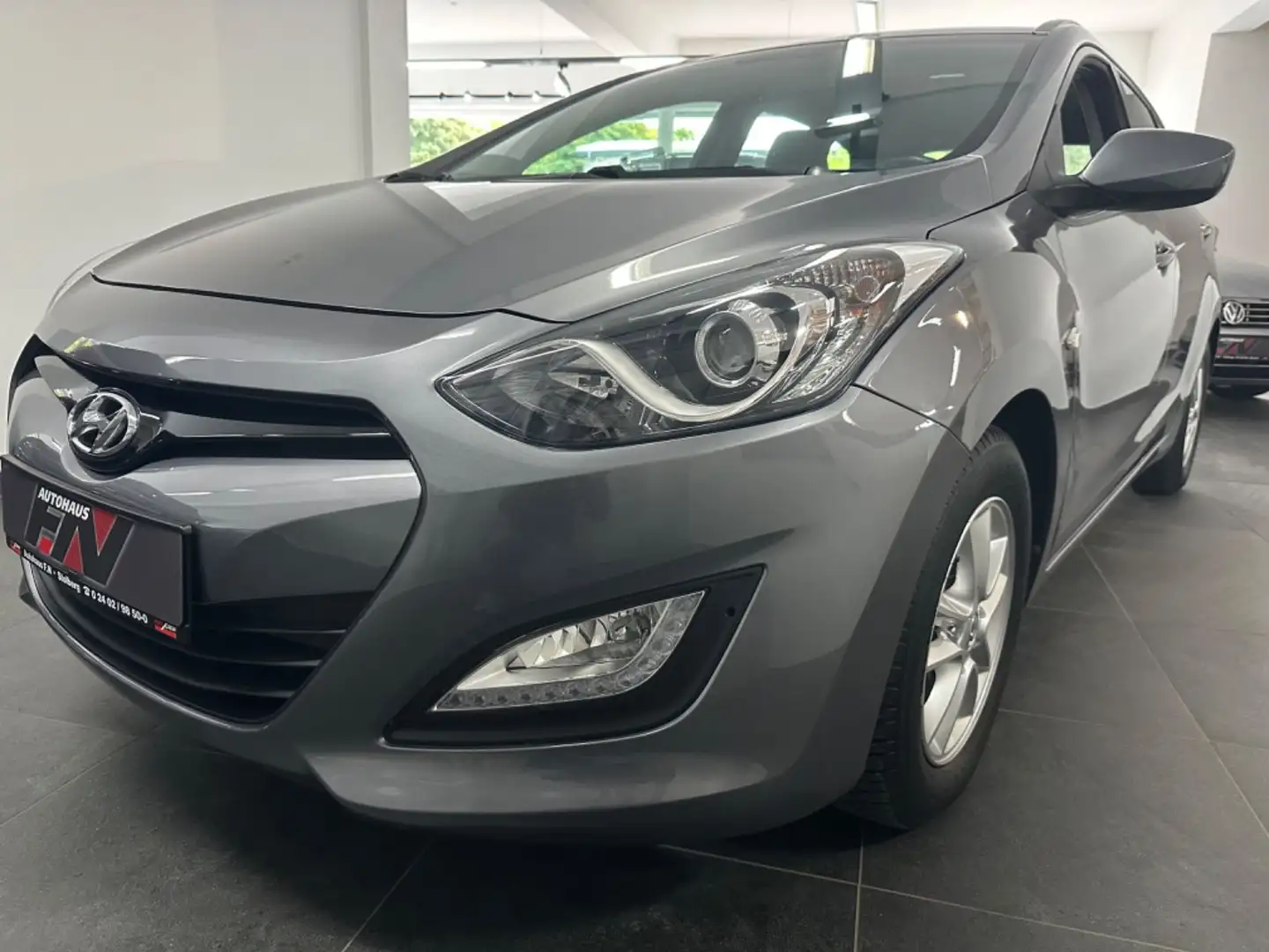 Hyundai i30 Wagon Klimaauto./PDC/1.Hand/25Tkm Grau - 2