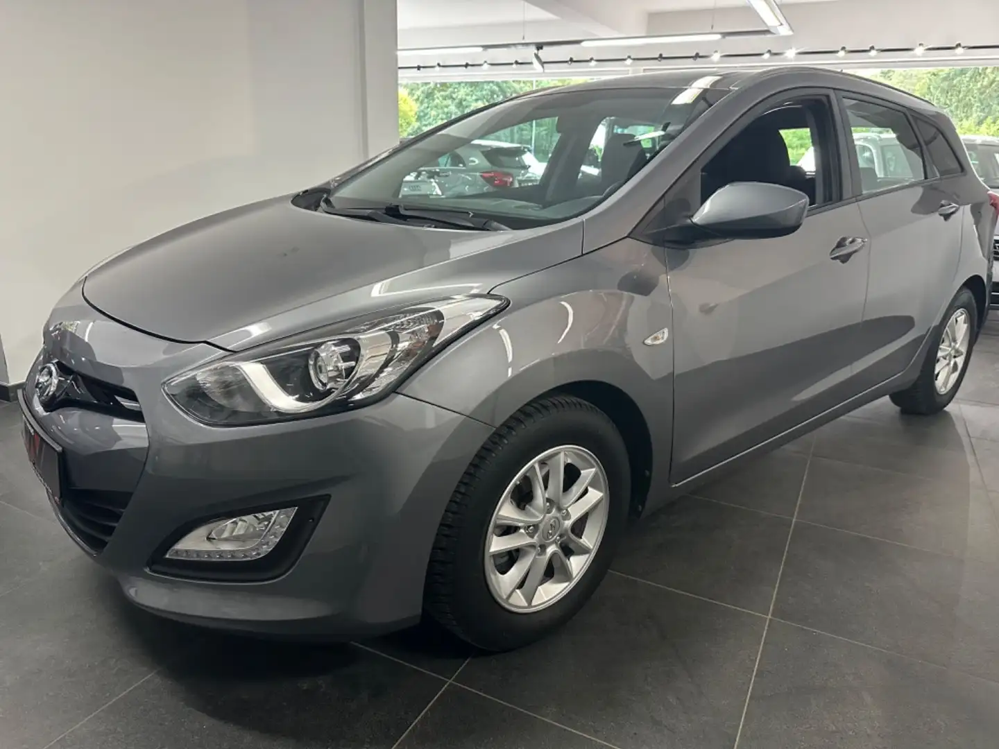 Hyundai i30 Wagon Klimaauto./PDC/1.Hand/25Tkm Grau - 1