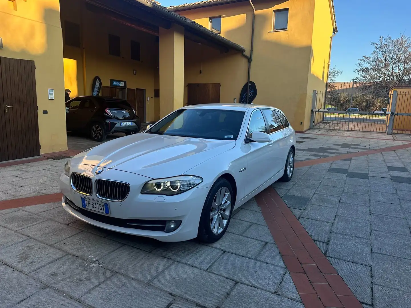 BMW 520 520d Touring Business White - 1