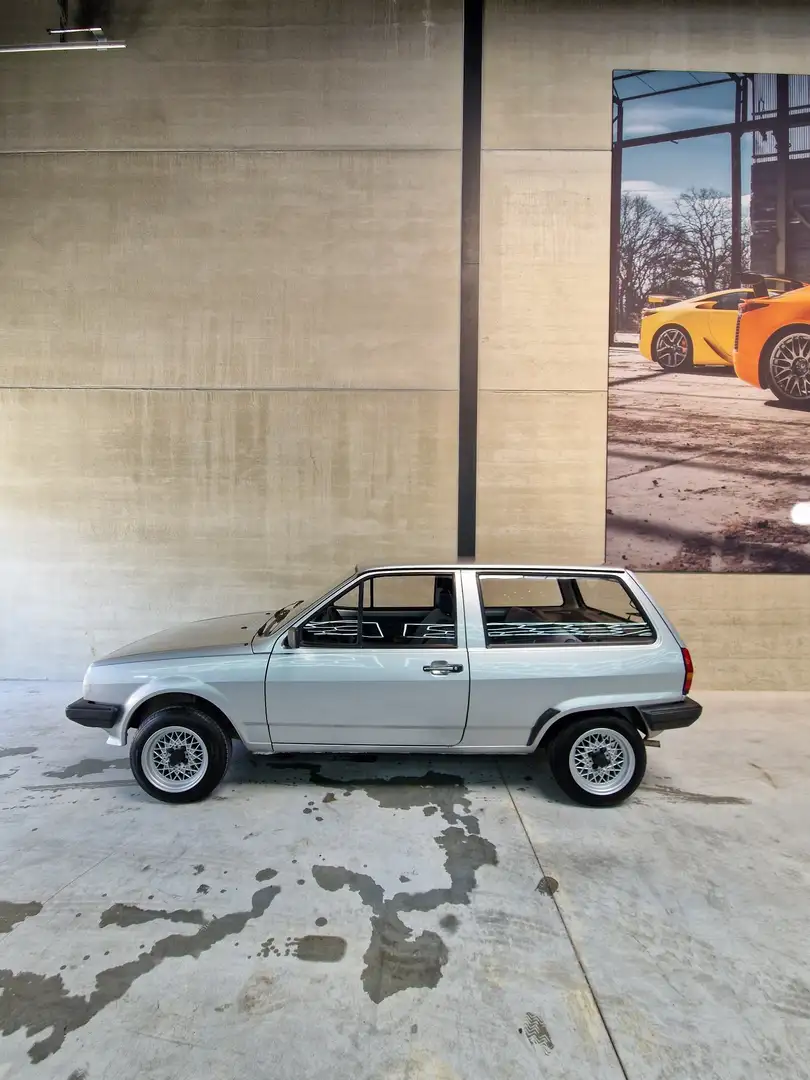 Volkswagen Polo Plus Steilheck srebrna - 2