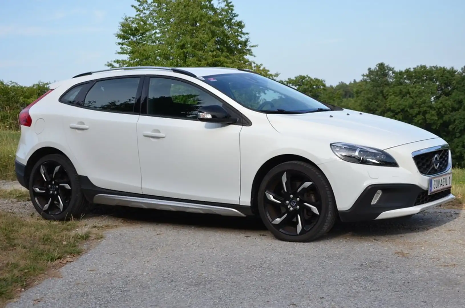 Volvo V40 Cross Country V40 Cross Country D2 Kinetic "Individualist" Blanc - 2