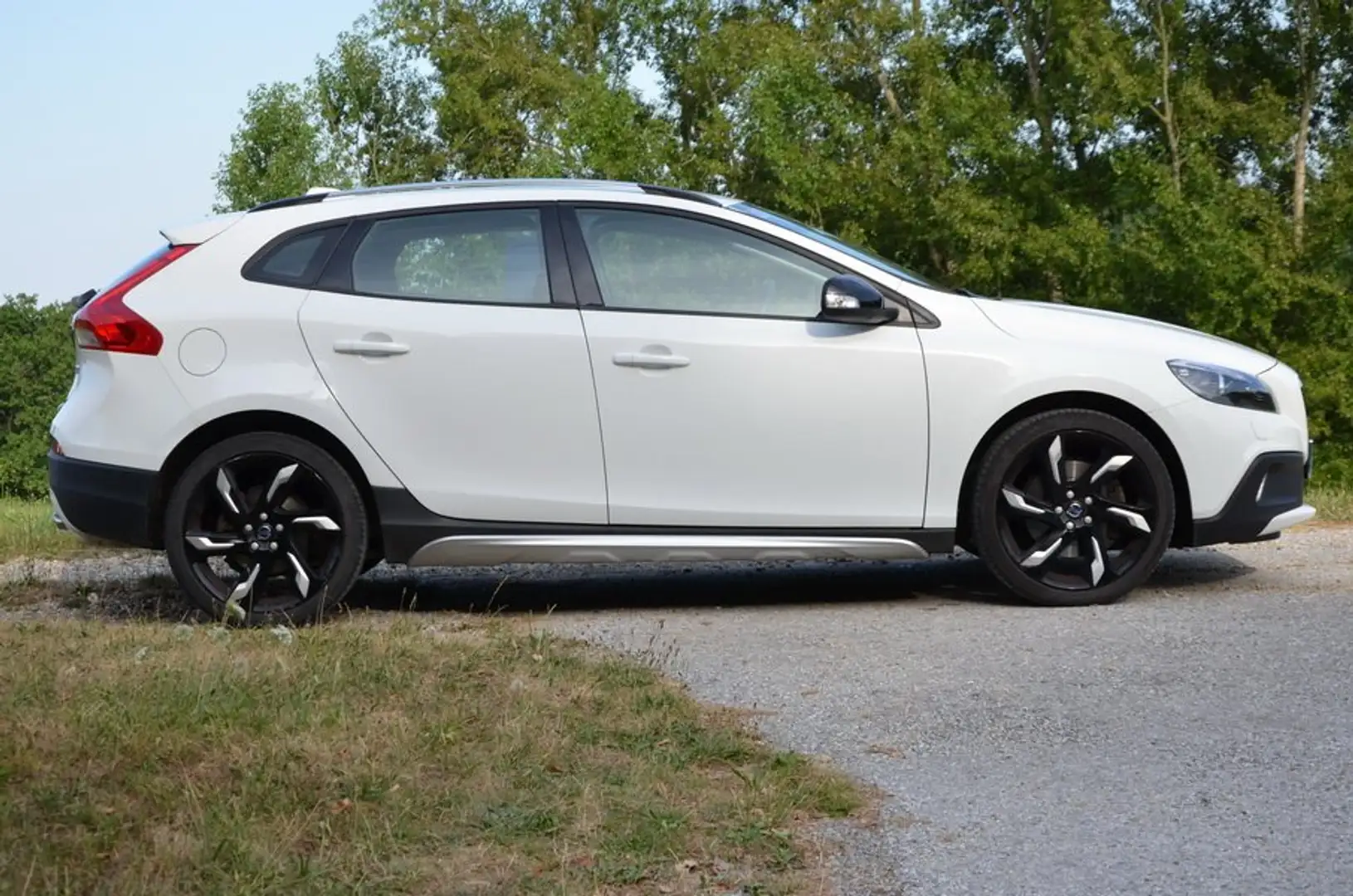 Volvo V40 Cross Country V40 Cross Country D2 Kinetic "Individualist" Blanc - 1