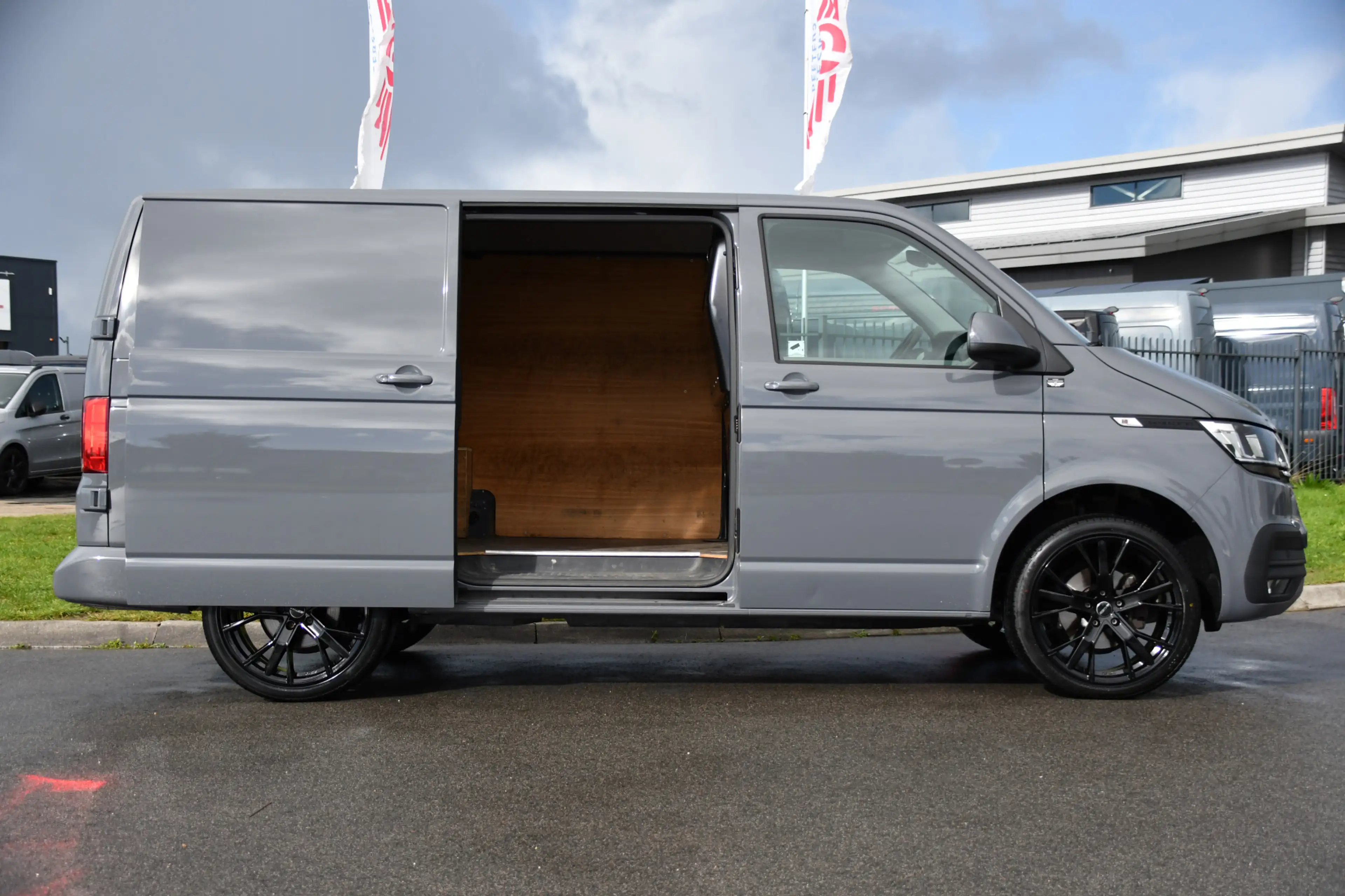 Volkswagen Transporter 2.0 TDI L1H1 30 PB Edition Camera, Cruise, Carplay — photo 11