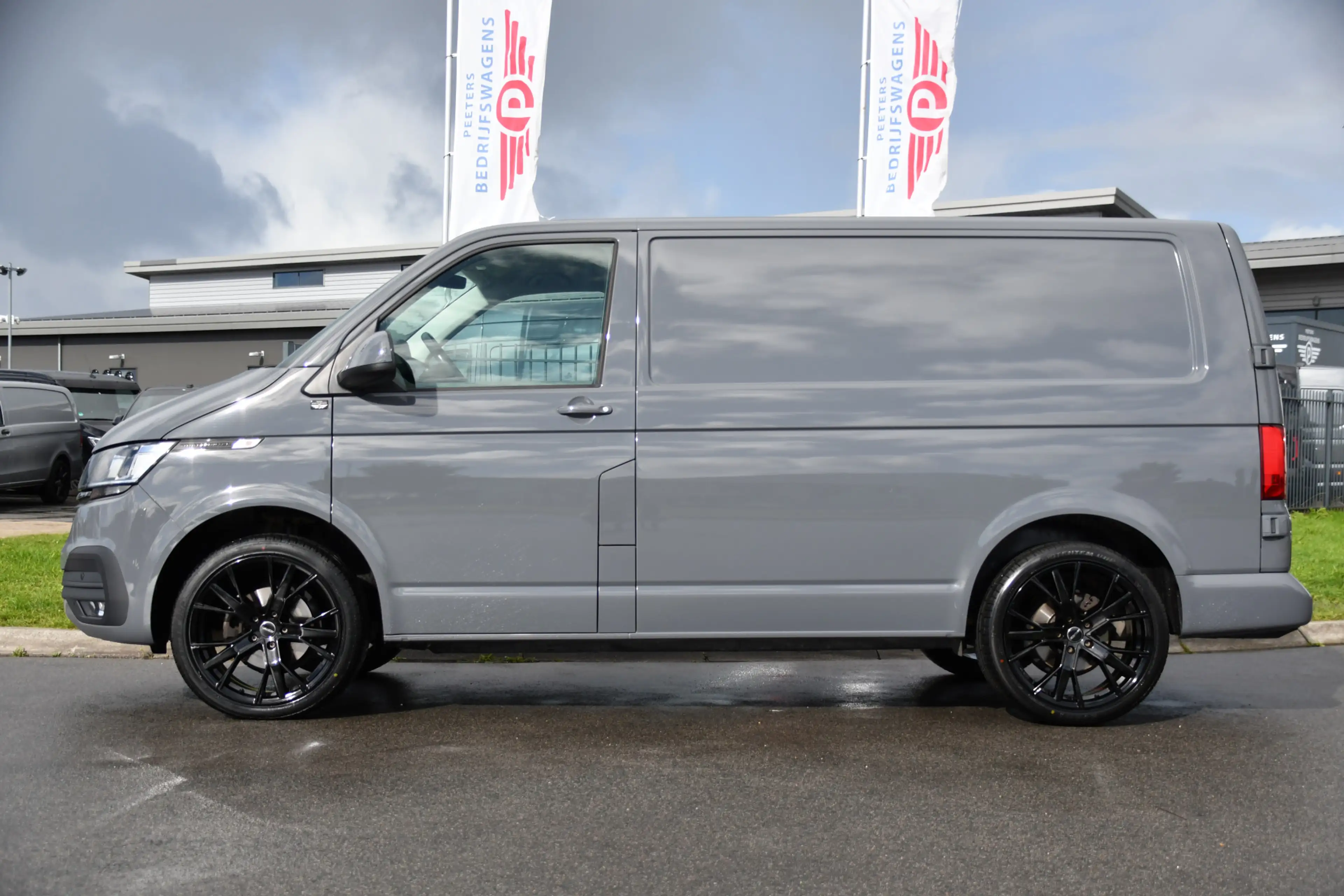 Volkswagen Transporter 2.0 TDI L1H1 30 PB Edition Camera, Cruise, Carplay — photo 8