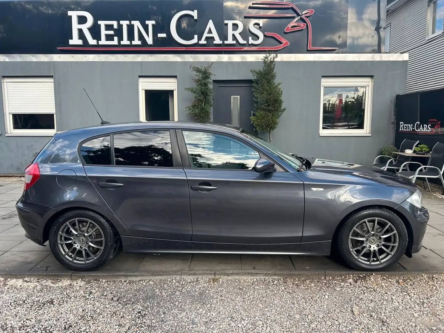 BMW 120 i Lim./XENON/LEDER/NAVI/PDC/MFL/SHZ/VOLL! - 2