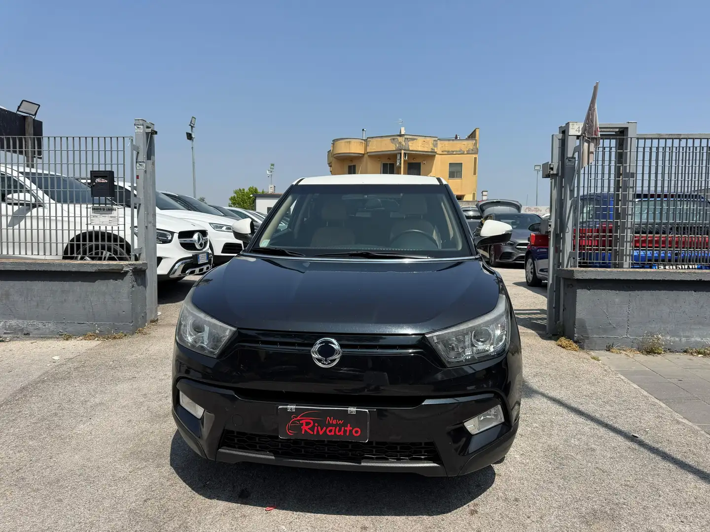 SsangYong Tivoli Tivoli 1.6d Go 2wd auto Nero - 1