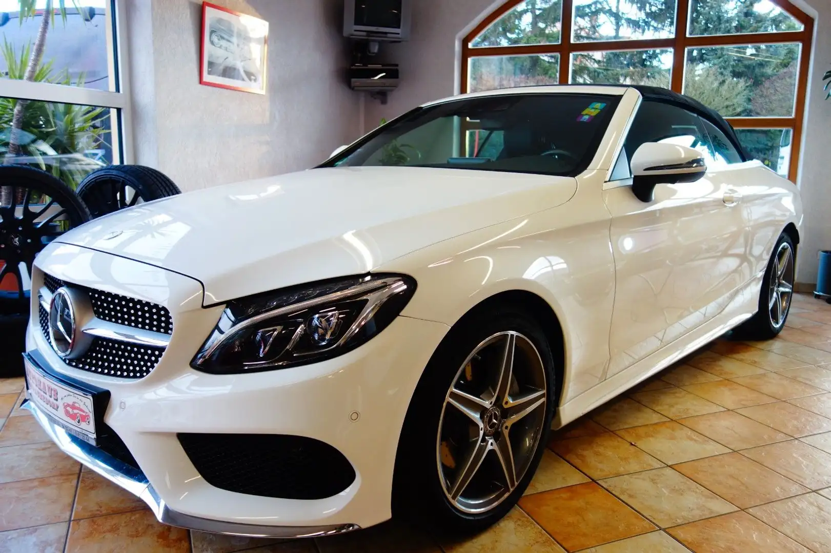 Mercedes-Benz C 200 Cabrio AMG Line Leder,Navi,Camera,Spur Weiß - 1